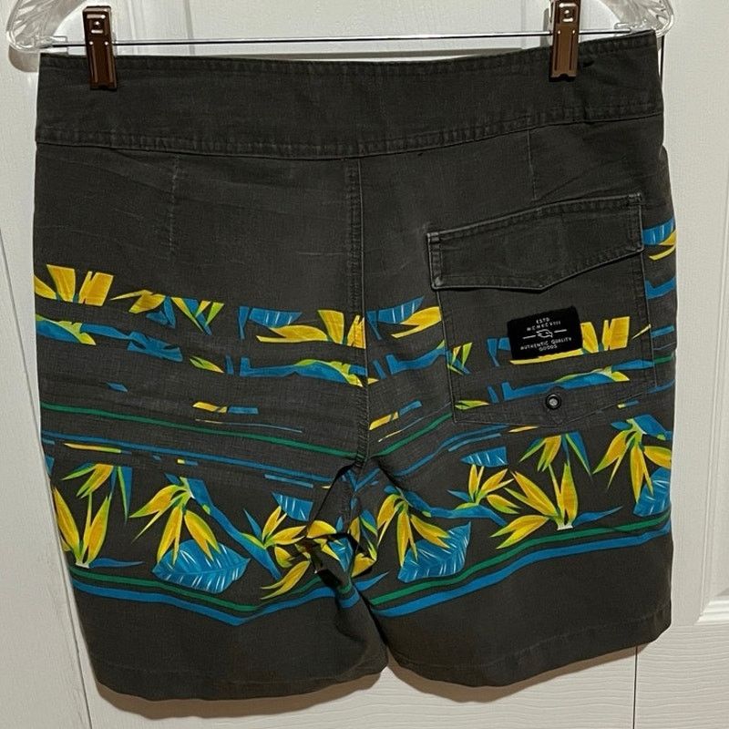 Tony Hawk Hawk Worldwide Originators board shorts men’s size 30. Size US 30 / EU 46 - 2 Thumbnail