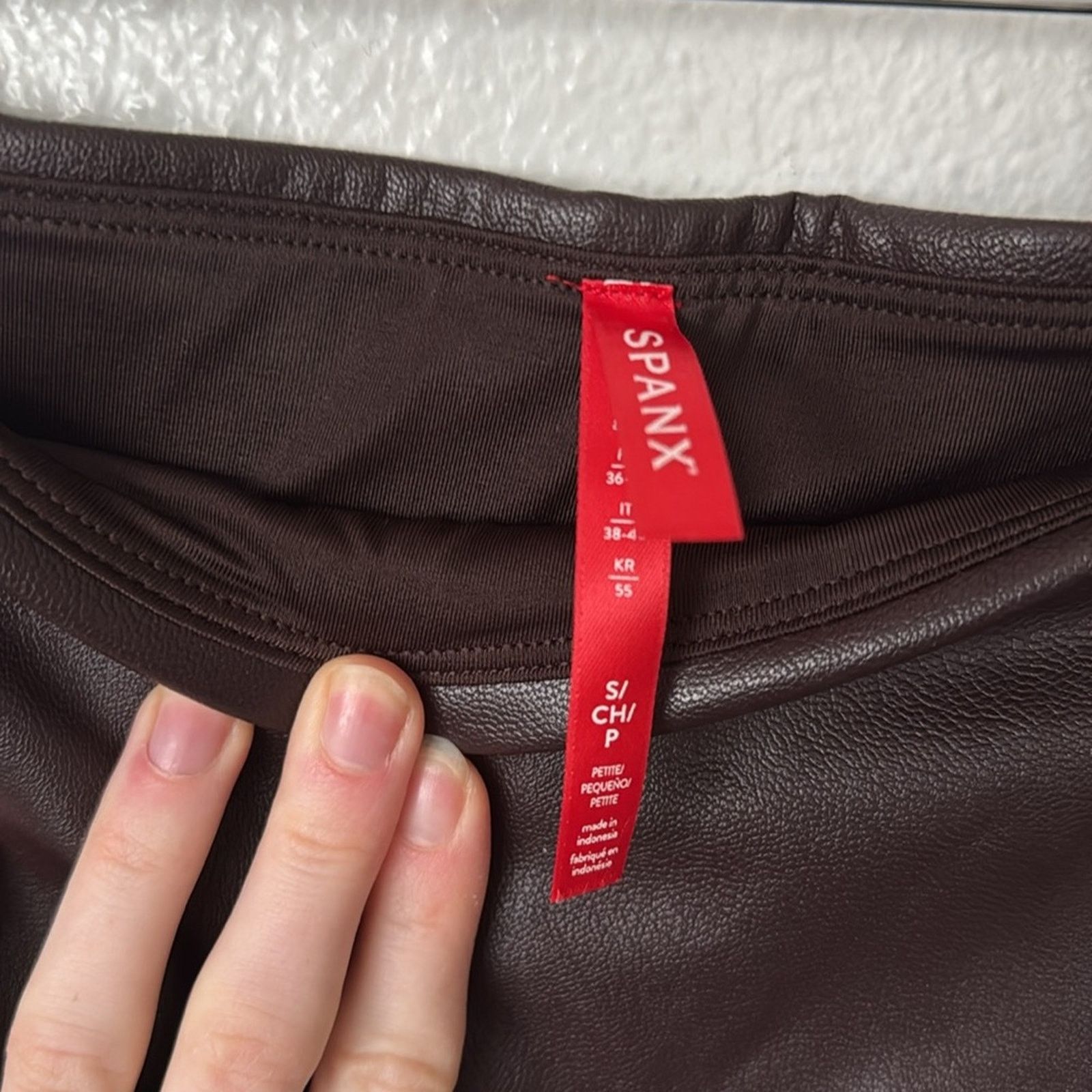Spanx Spanx S Faux Leather Front Slit Leggings in Cherry Choc. Size 26" / US 2 / IT 38 - 6 Thumbnail