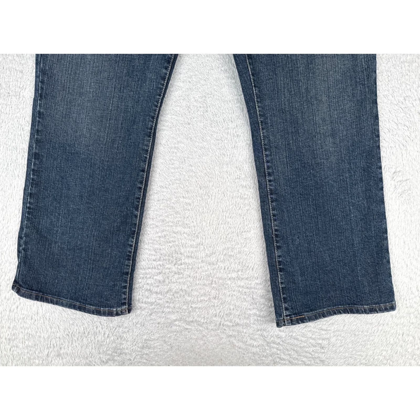Levi's Levi's Jeans Women 550 Mid Bootcut Denim Blue 34x29 Relaxed 16 Cotton Blend 5-Pocket Distressed Size 38" / US 16 / IT 52 - 2 Thumbnail