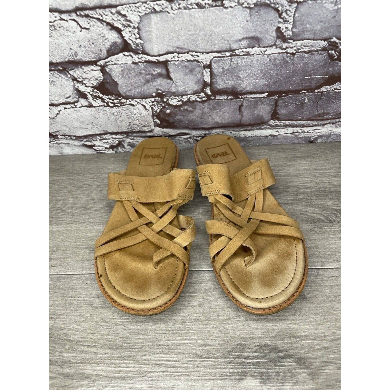 Teva Teva Encanta Tan Brown Leather Casual Toe Slides Sandals Wom Size US 7 / IT 37 - 9 Thumbnail