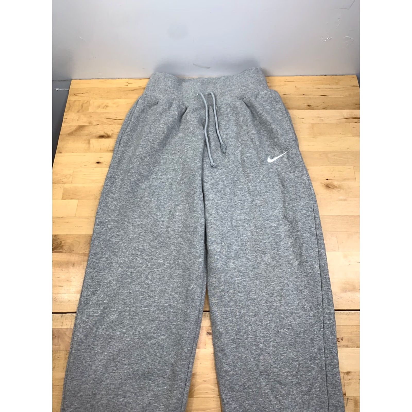 Nike Nike Fleece Joggers Womens XS Gray Activewear Logo Athleisure Casual Pants Jogger 28in Inseam Womens CSS? Size 26" / US 2 / IT 38 - 2 Thumbnail