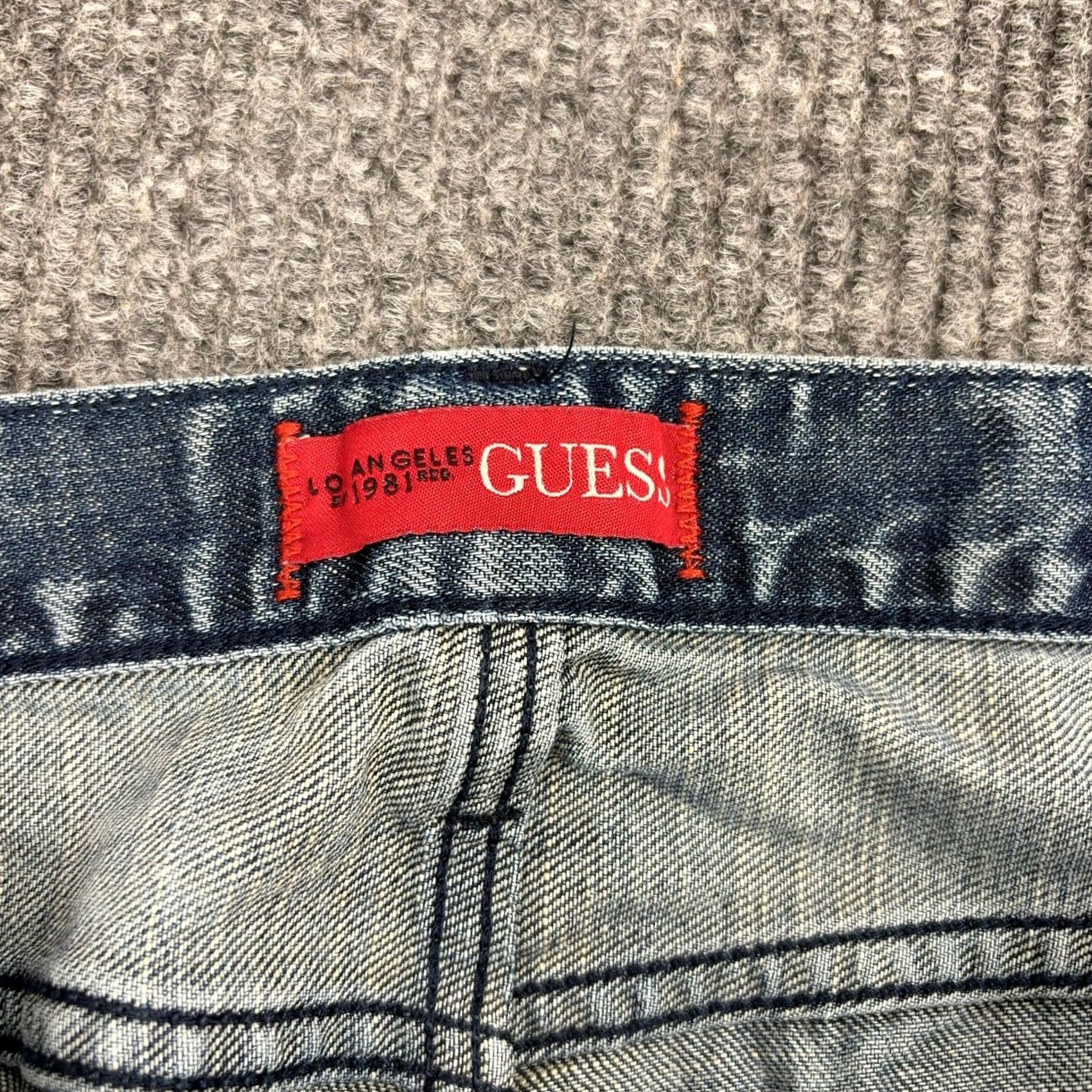 Guess GUESS Jeans Mens 31 Blue Cotton Blend Regular Straight Crescent Fit Jeans Casual Denim Straight 29in Inseam Mens Size US 31 - 3 Thumbnail