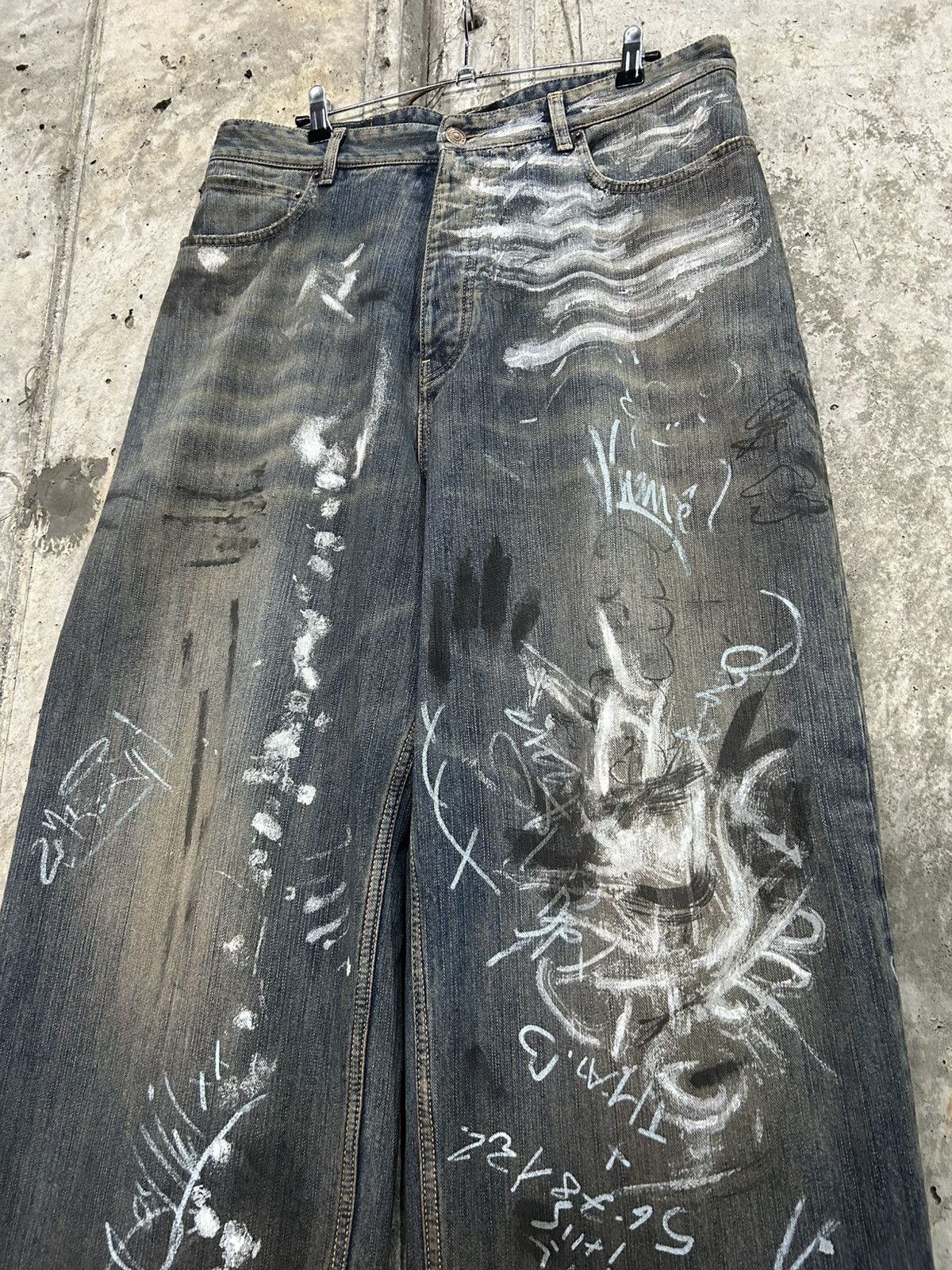 Balenciaga × Designer Balenciaga SS23 Mudshow Runway Graffiti Mud Wash Denim Size US 35 - 2 Thumbnail