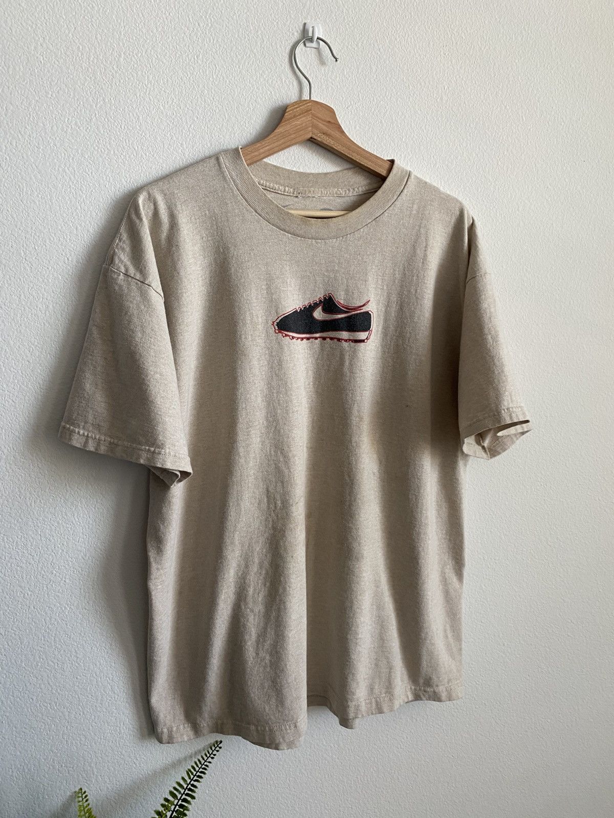 Nike 00s Vintage Nike Runner Shoe Center Logo Tee Size US XL / EU 56 / 4 - 2 Thumbnail