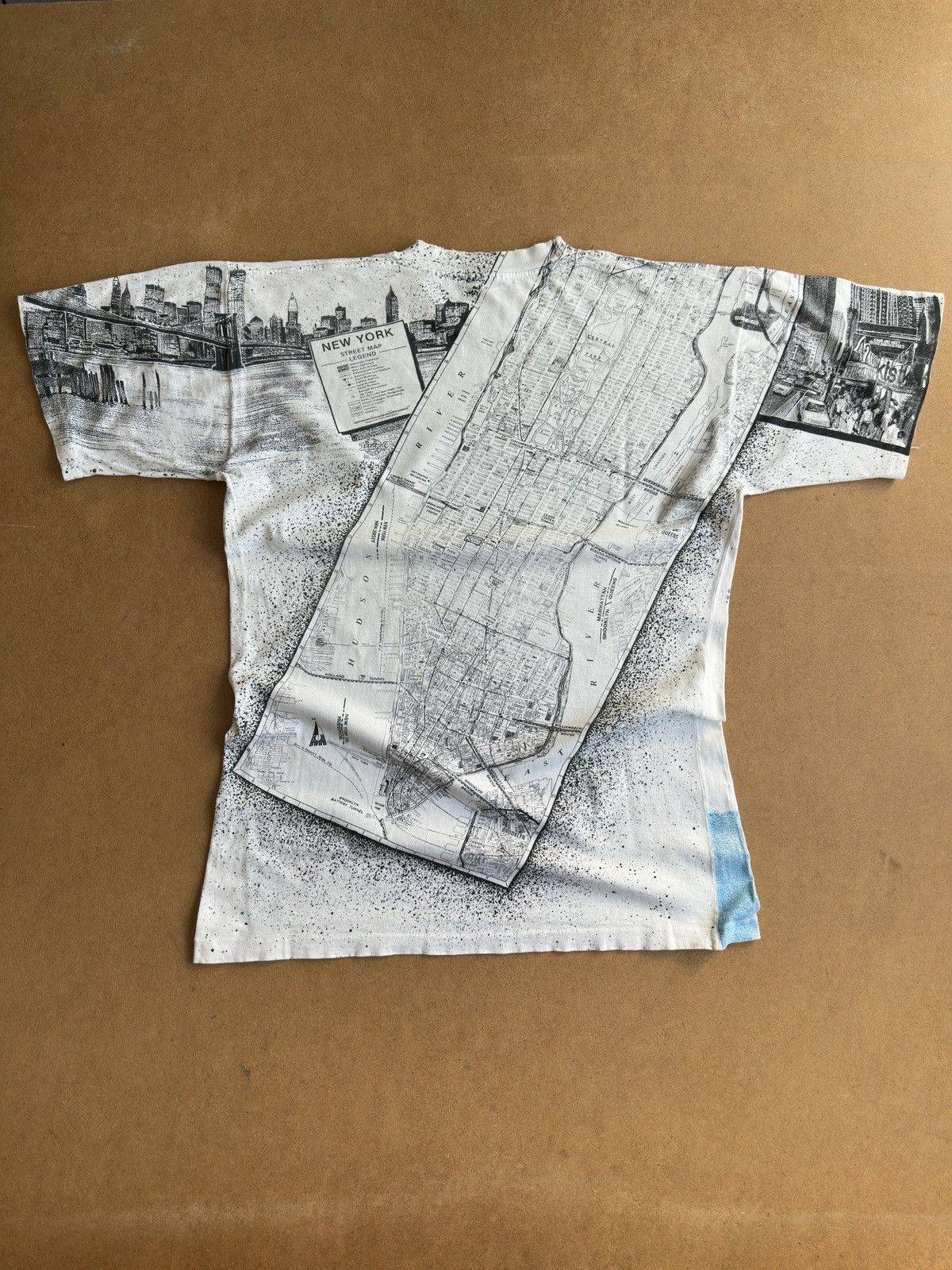 Vintage Vintage 90s New York City AOP Island Boyz Single Stitch Tee Size US L / EU 52-54 / 3 - 2 Thumbnail
