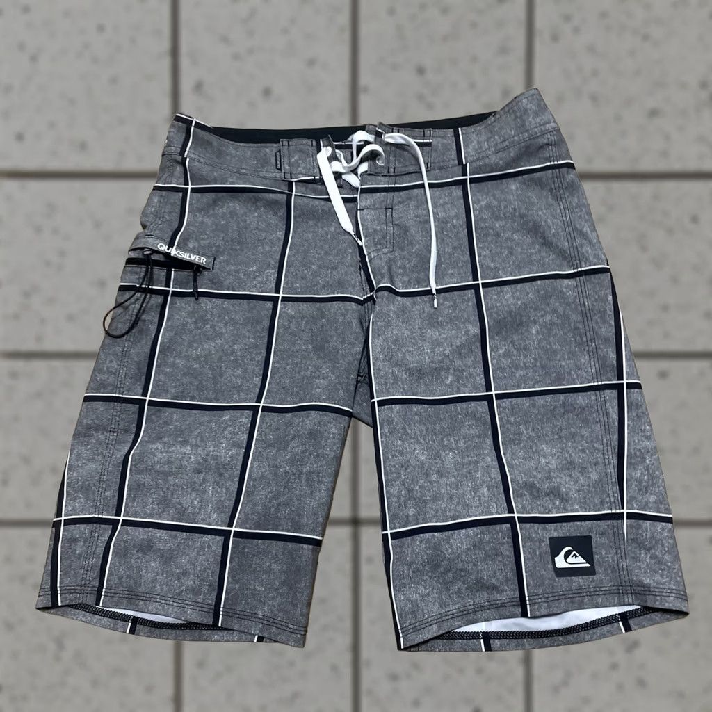 Quiksilver VINTAGE QUIKSILVER Board Shorts Men 30 Gray Black Plaid Active Swim Trunks Surf 30x10 Mens Size US 30 / EU 46 - 1 Thumbnail