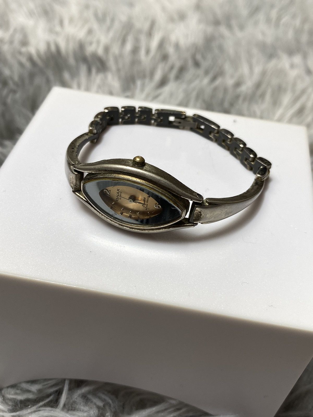 Vintage Vintage Omax Oval Gold Watch - Japanese Brand Size ONE SIZE - 1 Thumbnail