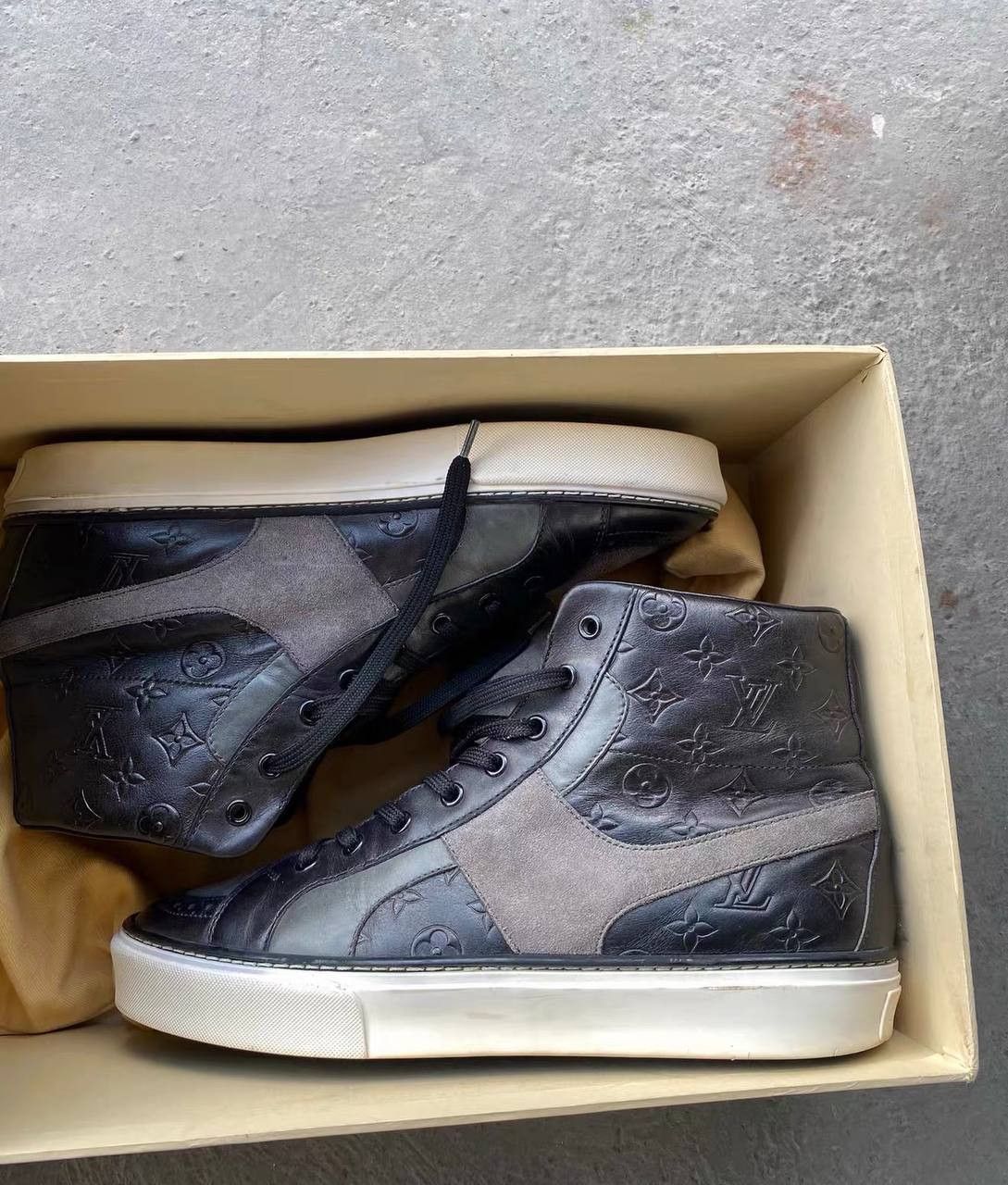 Louis Vuitton Classic Louis Vuitton high-top sneakers with monogram Size US 7.5 / EU 40-41 - 1 Thumbnail