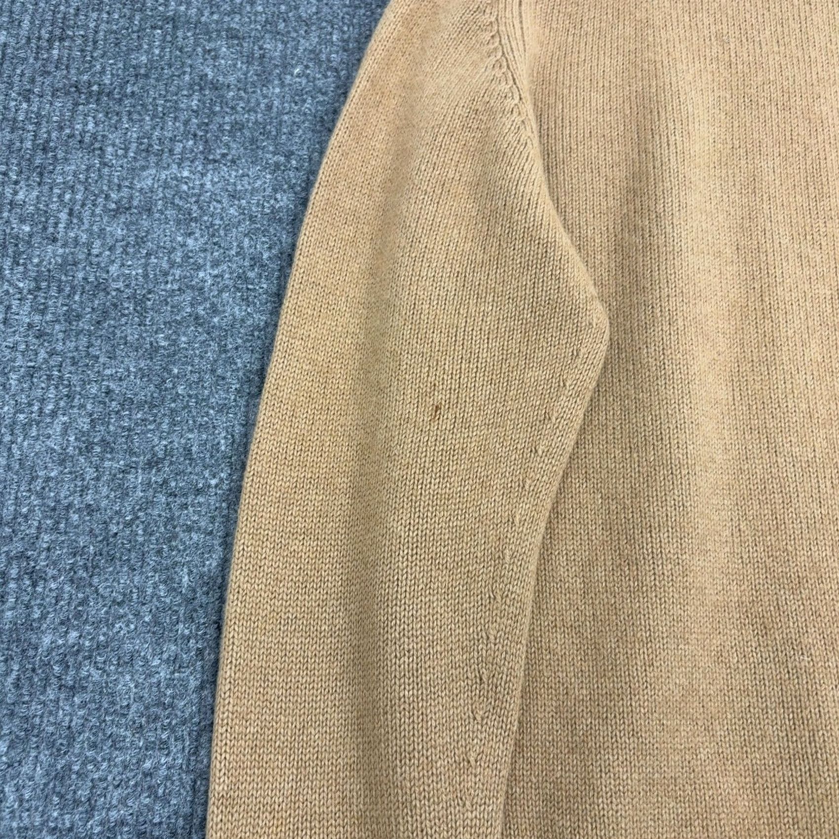 Camel VINTAGE Alan Paine Sweater Mens Camel Vneck Luxury 100 Camelhair Made in England Size US M / EU 48-50 / 2 - 7 Thumbnail