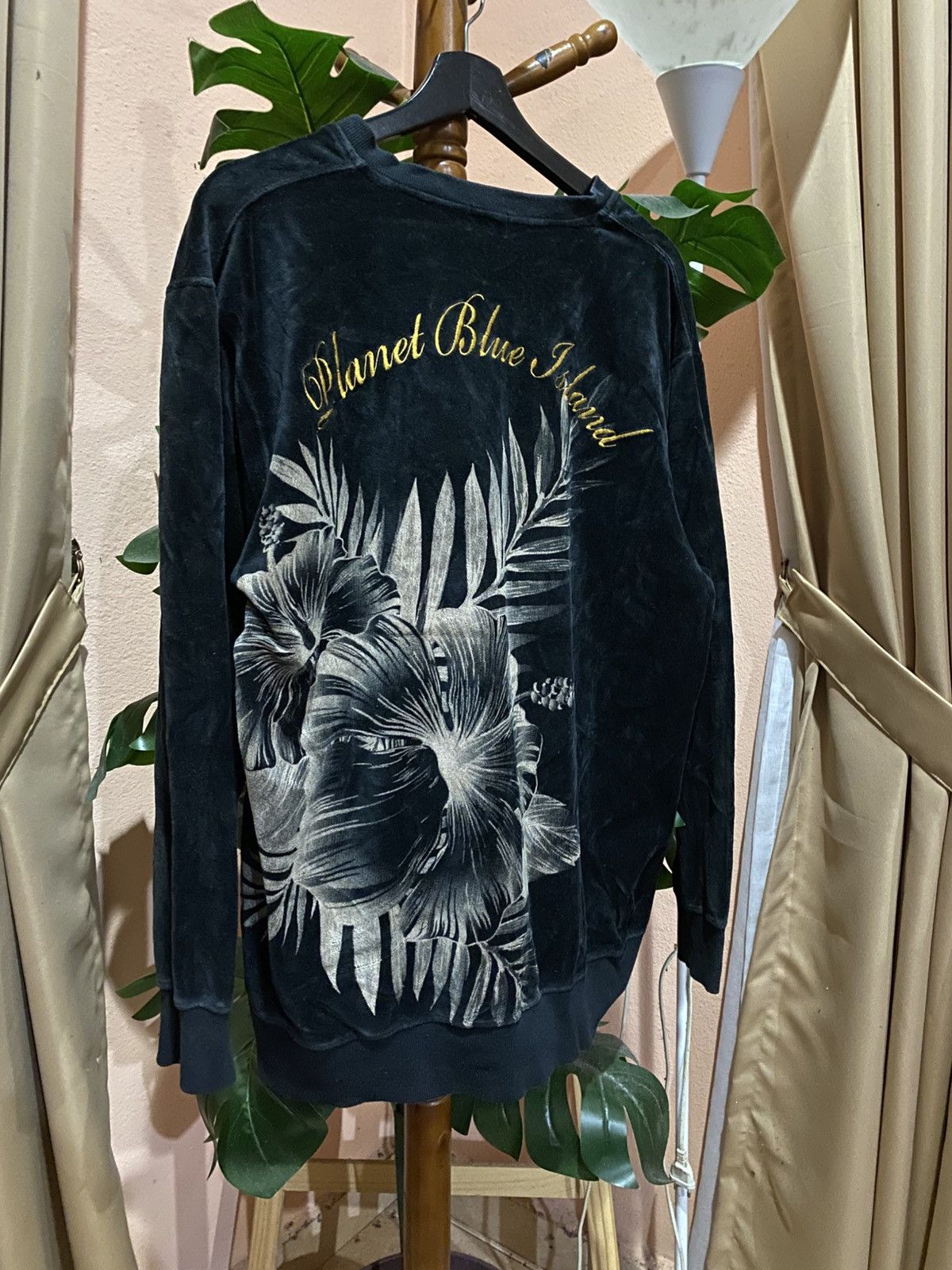 Japanese Brand Vintage Planet Blue Island Black Velour Tropical Hibiscus Size US L / EU 52-54 / 3 - 6 Thumbnail