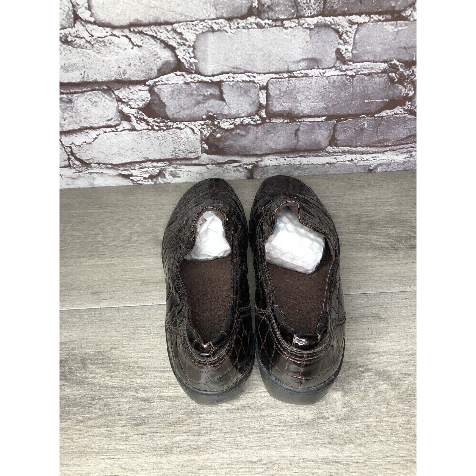 Clarks Clarks Bendables Brown Patent Leather Croc Embossed Clogs Wo Size US 12 / IT 42 - 5 Thumbnail