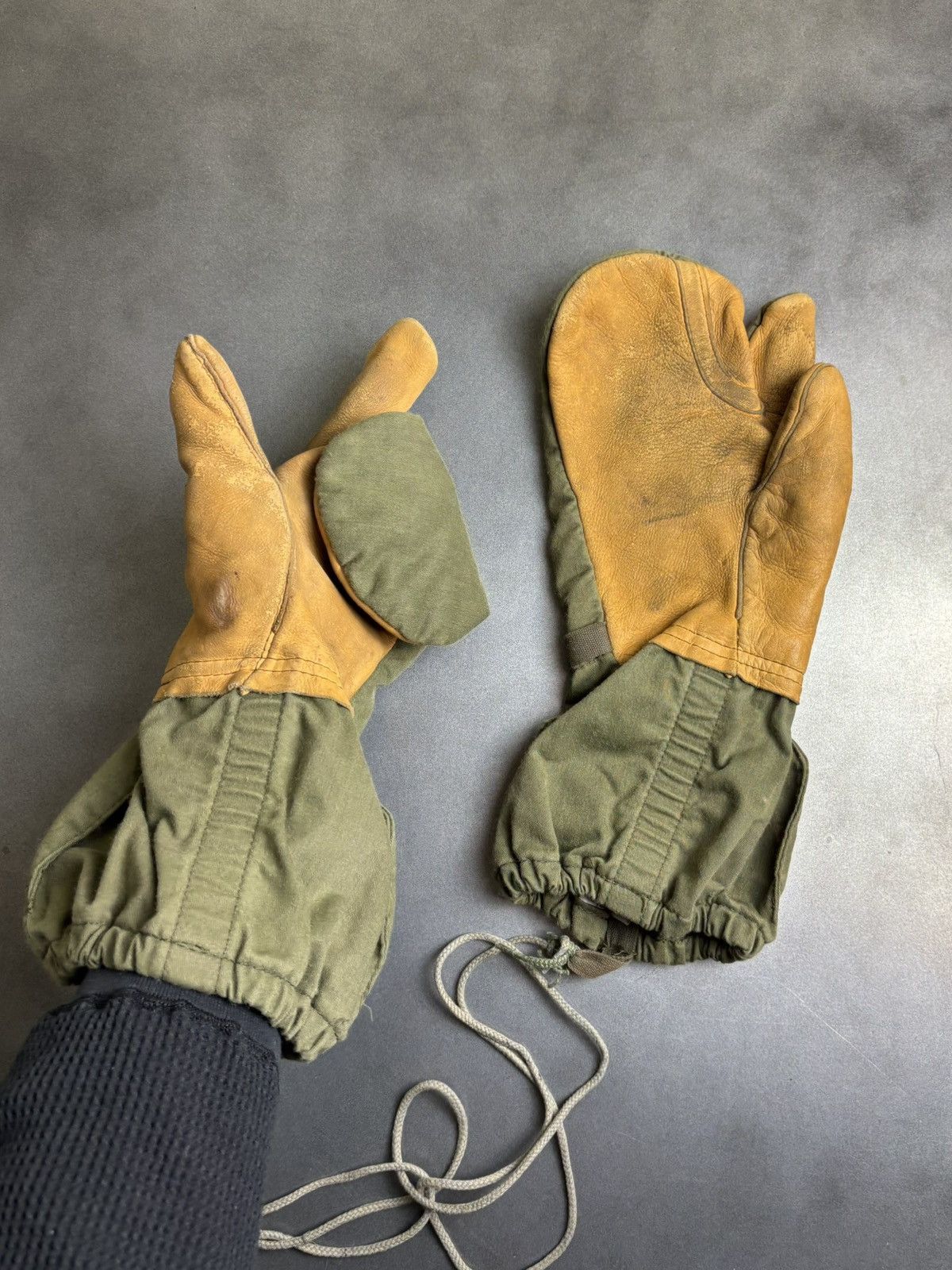 Vintage Vintage M-65 Trigger Mittens Vietname Shooting Mitts Cold We Size ONE SIZE - 9 Thumbnail