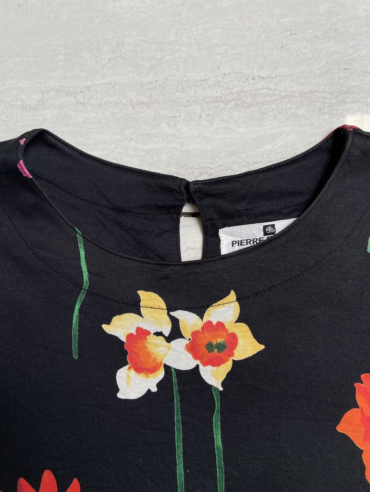 Pierre Balmain PIERRE BALMAIN Flower Motive T-shirt Size US S / EU 44-46 / 1 - 11 Thumbnail