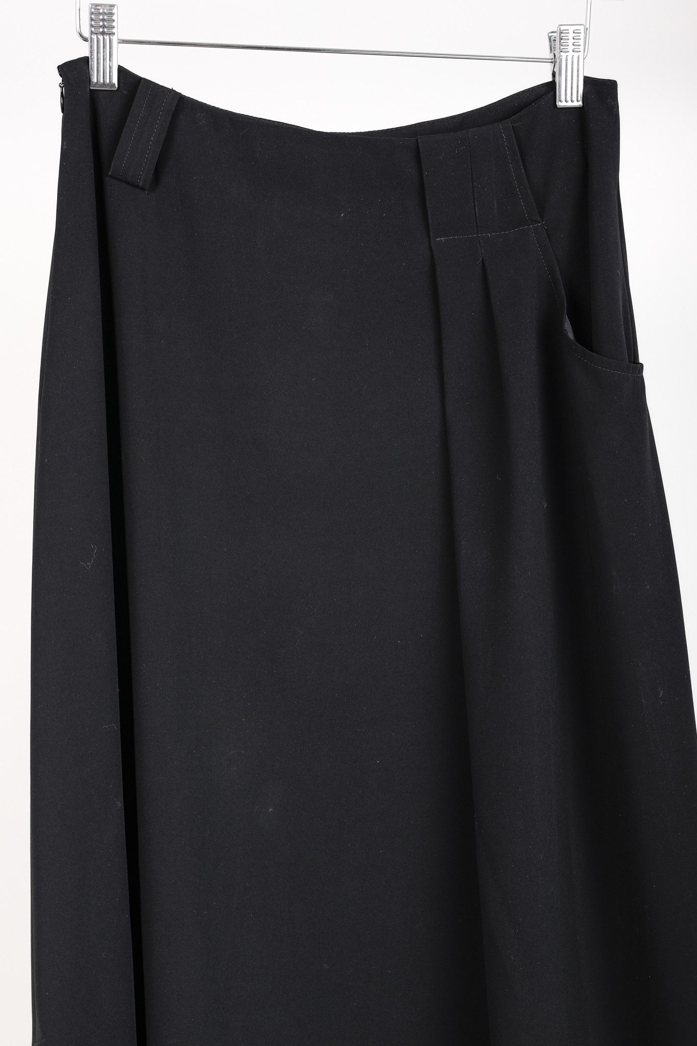 Sarah Pacini Sarah Pacini Black Pleated-Waist Midi Lantern Skirt Size 28" / US 6 / IT 42 - 3 Thumbnail