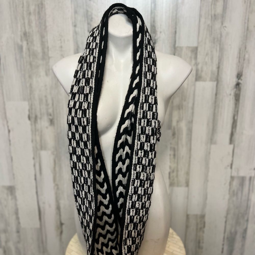 Calvin Klein Calvin Klein Black White Chunky Knit Infinity Scarf – Revers Size ONE SIZE - 6 Thumbnail