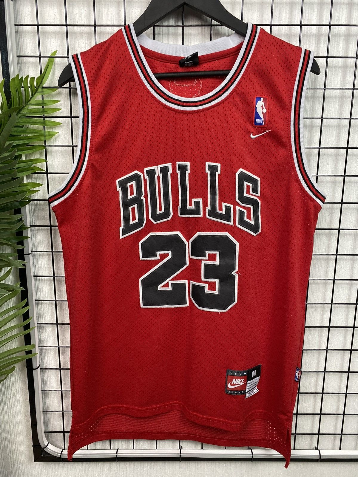 Jordan Brand × NBA × Nike Vintage Chicago Bulls #23 Michael Jordan Nike Jersey NBA Size US M / EU 48-50 / 2 - 2 Thumbnail