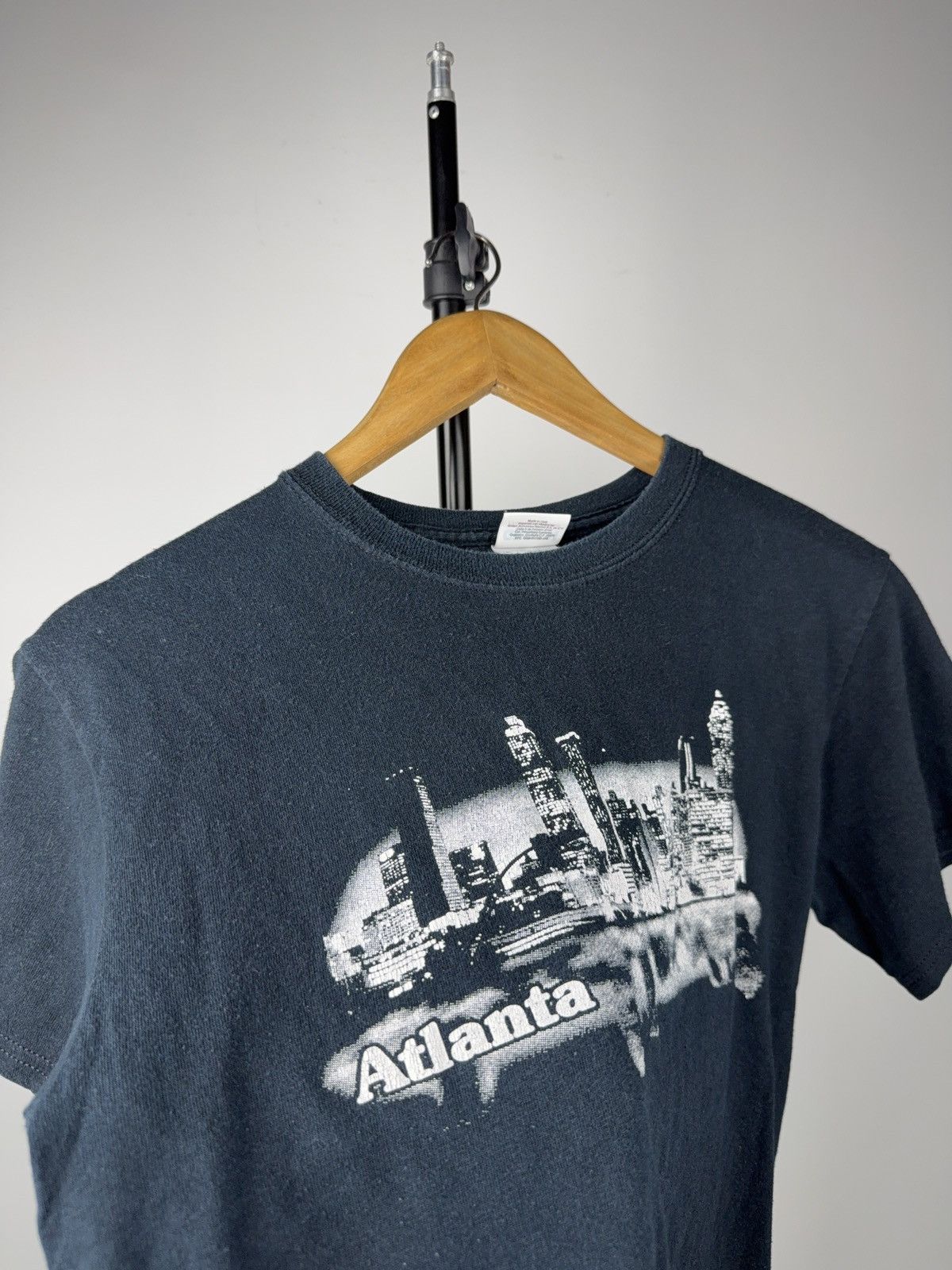 Vintage Vintage 00s Y2K Retro USA Atlanta Logo city t shirt Size US S / EU 44-46 / 1 - 6 Thumbnail