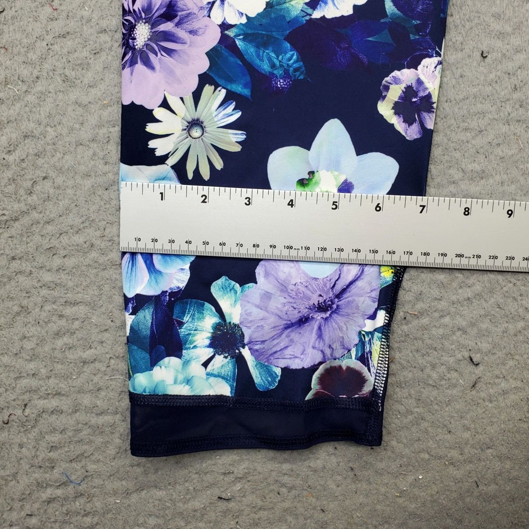 Old Navy Old Navy Active Go Dry Leggings Womens XXL Multicolor Floral Fitted Tapered Leg Size 40" / US 18 - 4 Thumbnail