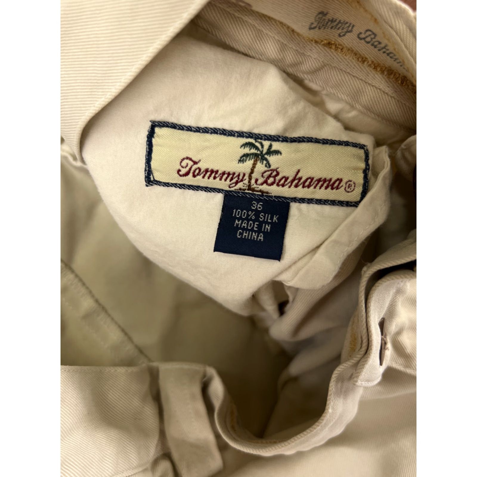 Tommy Bahama Tommy Bahama Shorts Mens 36 Beige Silk Pleated Front Bermuda 100% Silk Quick Dry Pockets Beach Aloha Mens Size US 36 / EU 52 - 4 Thumbnail