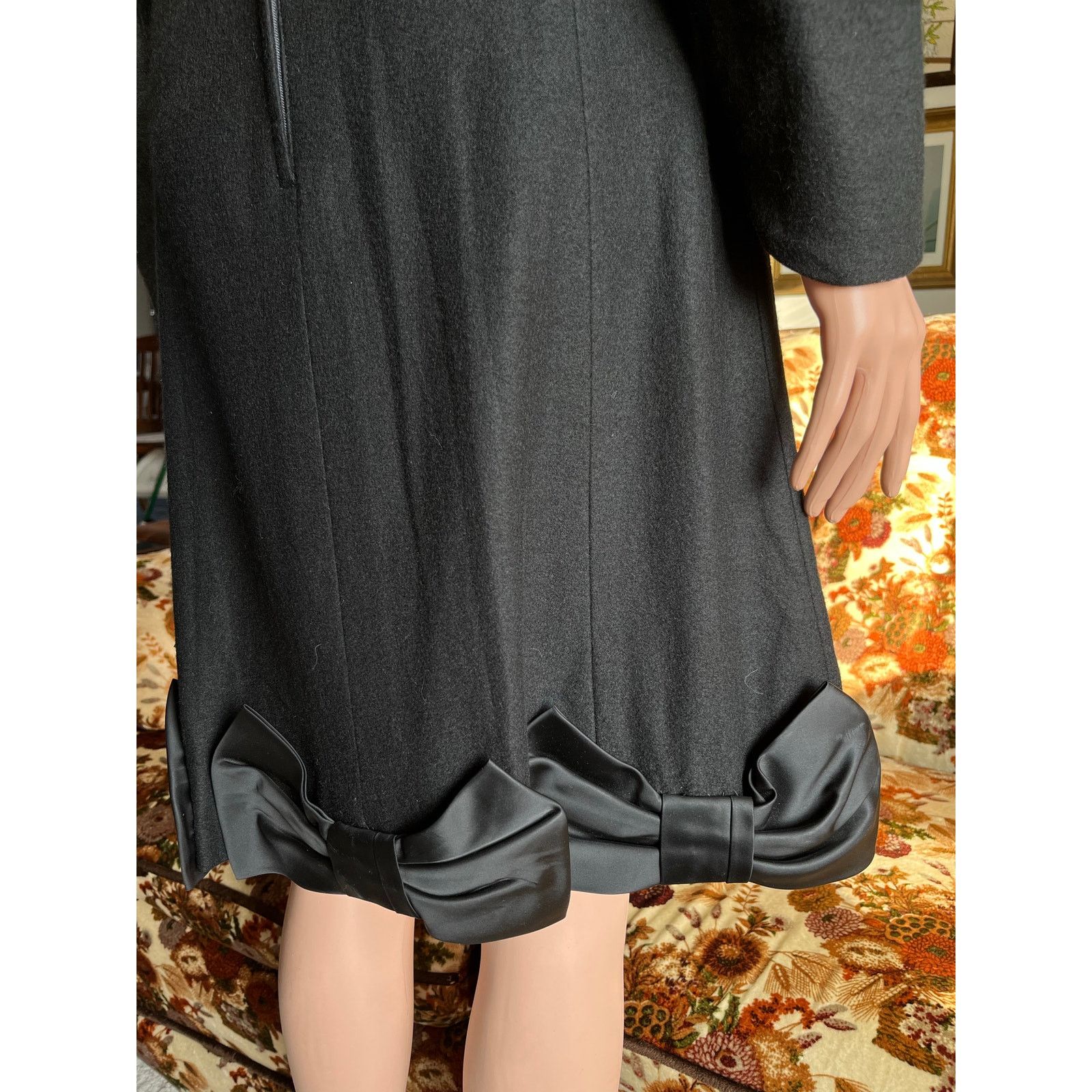 Vintage Vintage 60s black long sleeve mini dress, bow hem detail Size S / US 4 / IT 40 - 4 Thumbnail