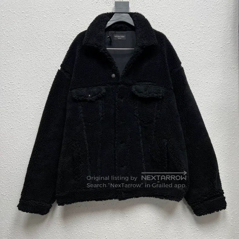 Balenciaga Balenciaga Black chest embroidered logo lamb fur teddy bea Size US M / EU 48-50 / 2 - 1 Thumbnail