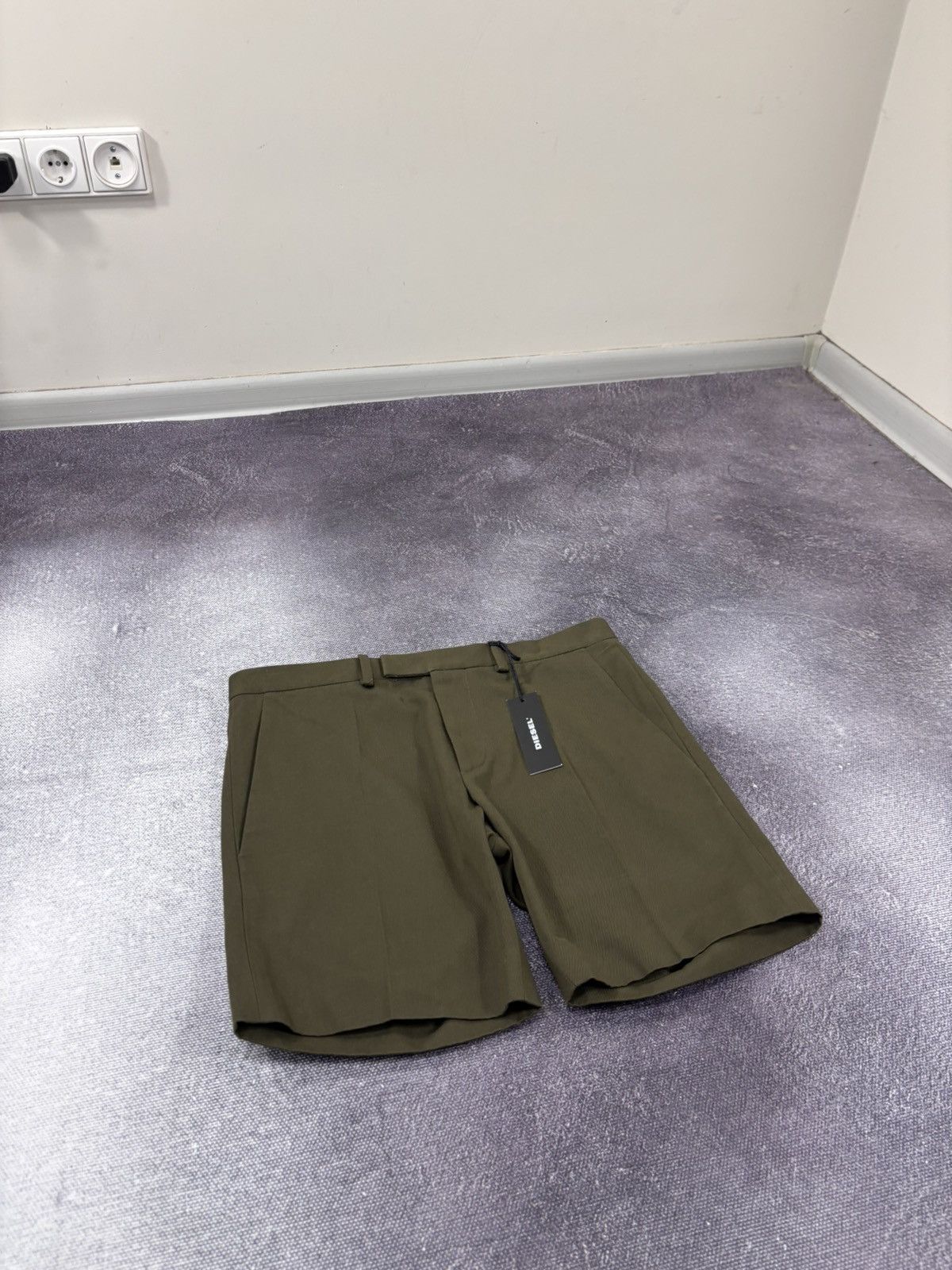 Diesel Black Gold Diesel Black Gold NWT Men’s Khaki Green Dress Chino Shorts Size US 30 / EU 46 - 3 Thumbnail