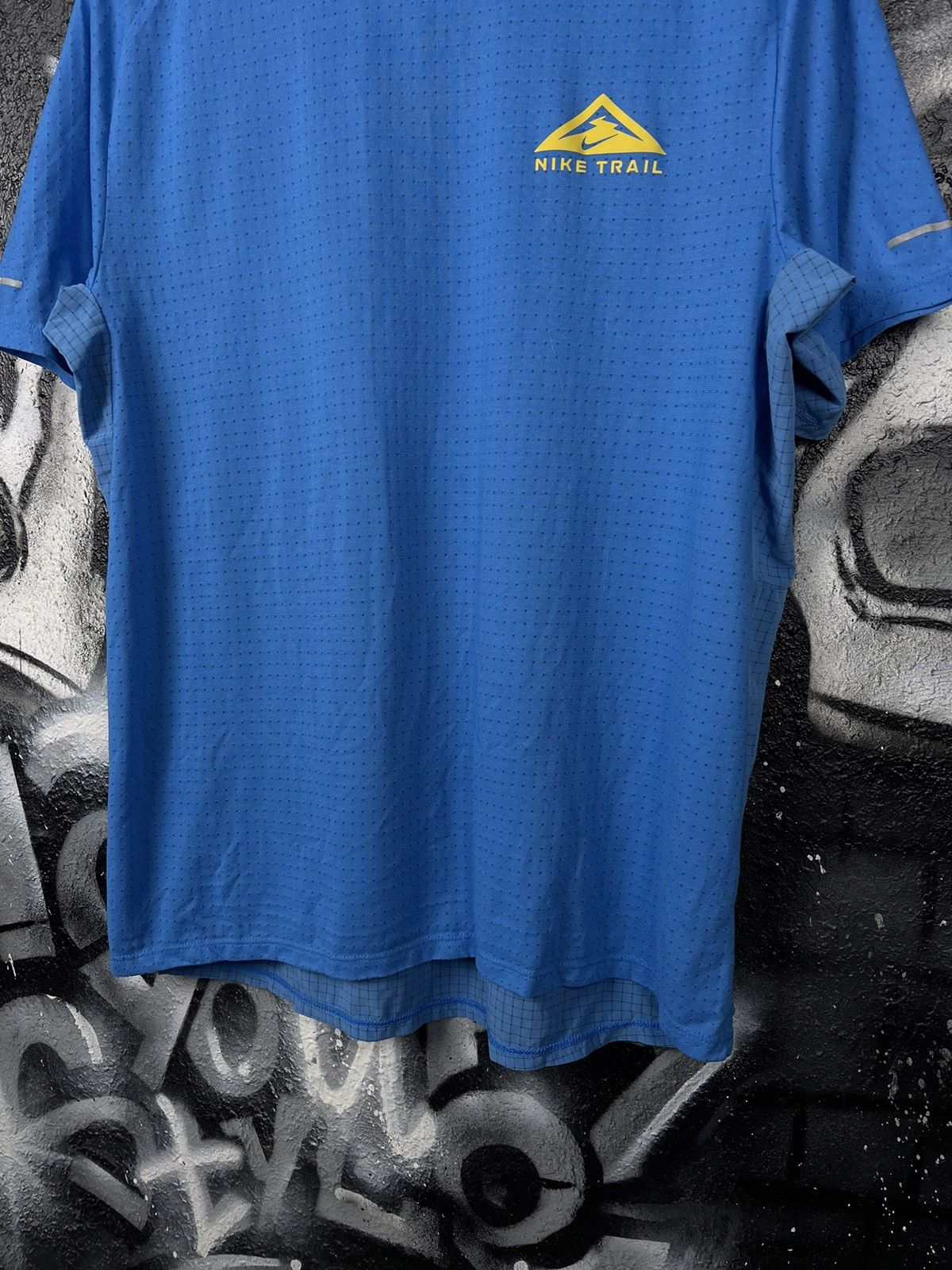 Nike Nike Dri-Fit Solar Chase Trail T-Shirt Men’s Size Large Size US L / EU 52-54 / 3 - 9 Thumbnail