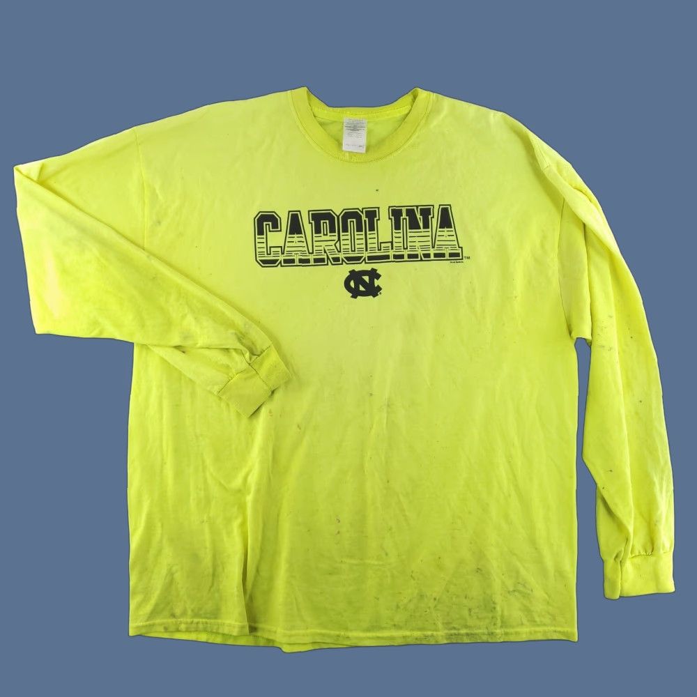 Gildan Gildan Shirt Mens 2XL Green Yellow UNC Tarheels Hunting Distressed Long Sleeve Crew Neck T-Shirt Mens Size US XXL / EU 58 / 5 - 1 Thumbnail