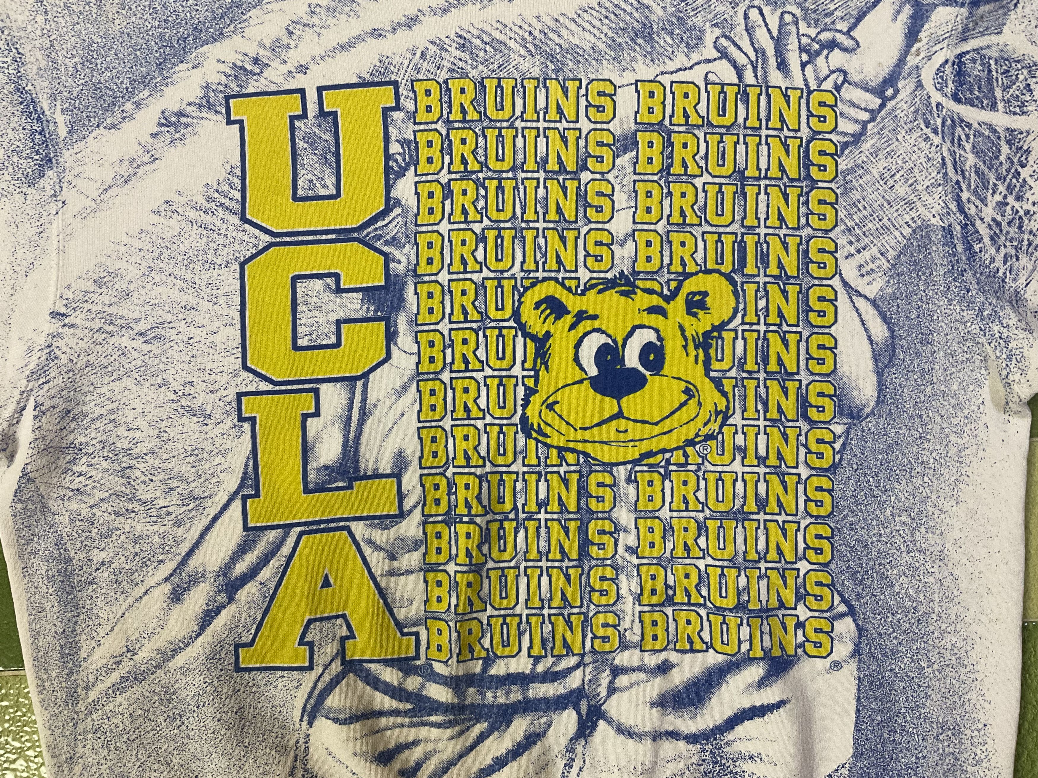 NCAA Vintage 90s UCLA Bruins Basketball All Over Print Sweatshirt Size US L / EU 52-54 / 3 - 3 Thumbnail