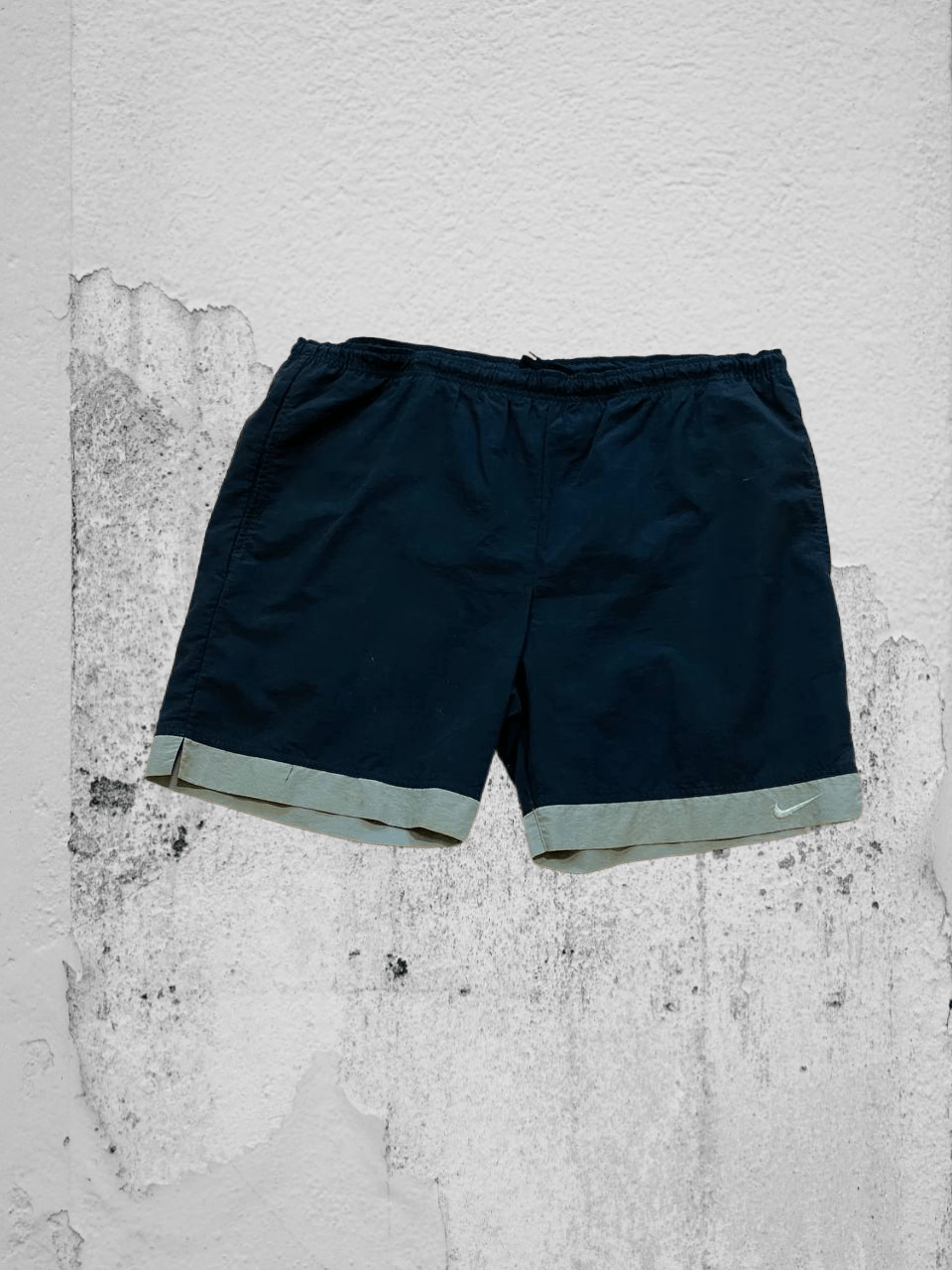 Nike Vintage Nike logo shorts Y2K size XL Size US 36 / EU 52 - 1 Thumbnail