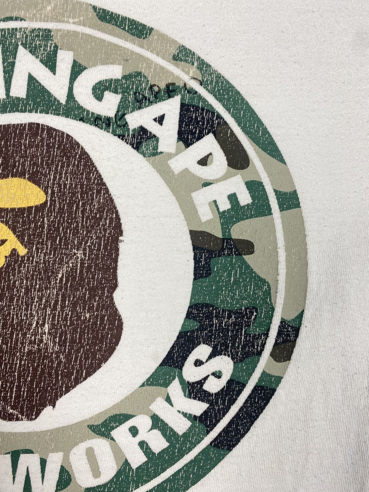 Bape Vintage A Bathing Ape Busy Works Tee OG BAPE Distressed Size US L / EU 52-54 / 3 - 11 Thumbnail