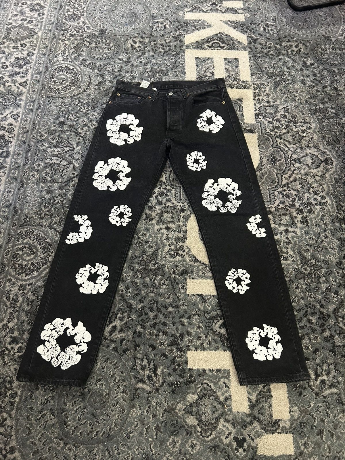 DENIM TEARS Denim Tears X Levis Cotton Wreath Black Jeans Size US 33 - 1 Thumbnail