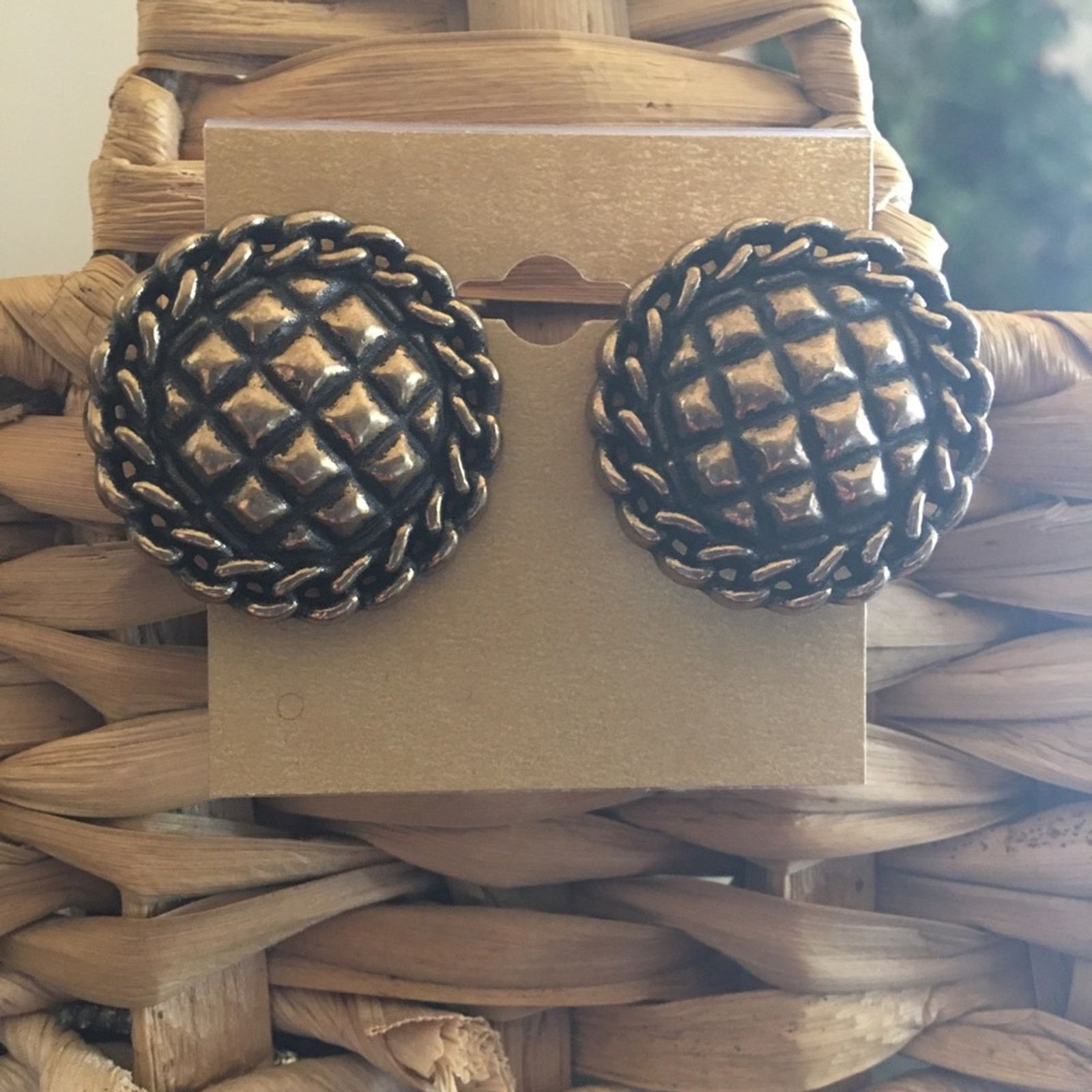 Vintage Vintage brass tone resin clip on earrings Size ONE SIZE - 1 Thumbnail