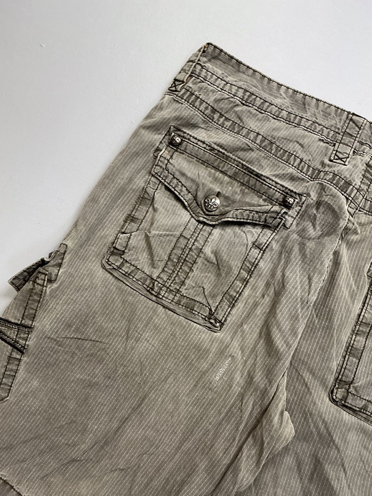 Rock Revival Vintage rock revival cargo jort Size US 44 / EU 60 - 10 Thumbnail