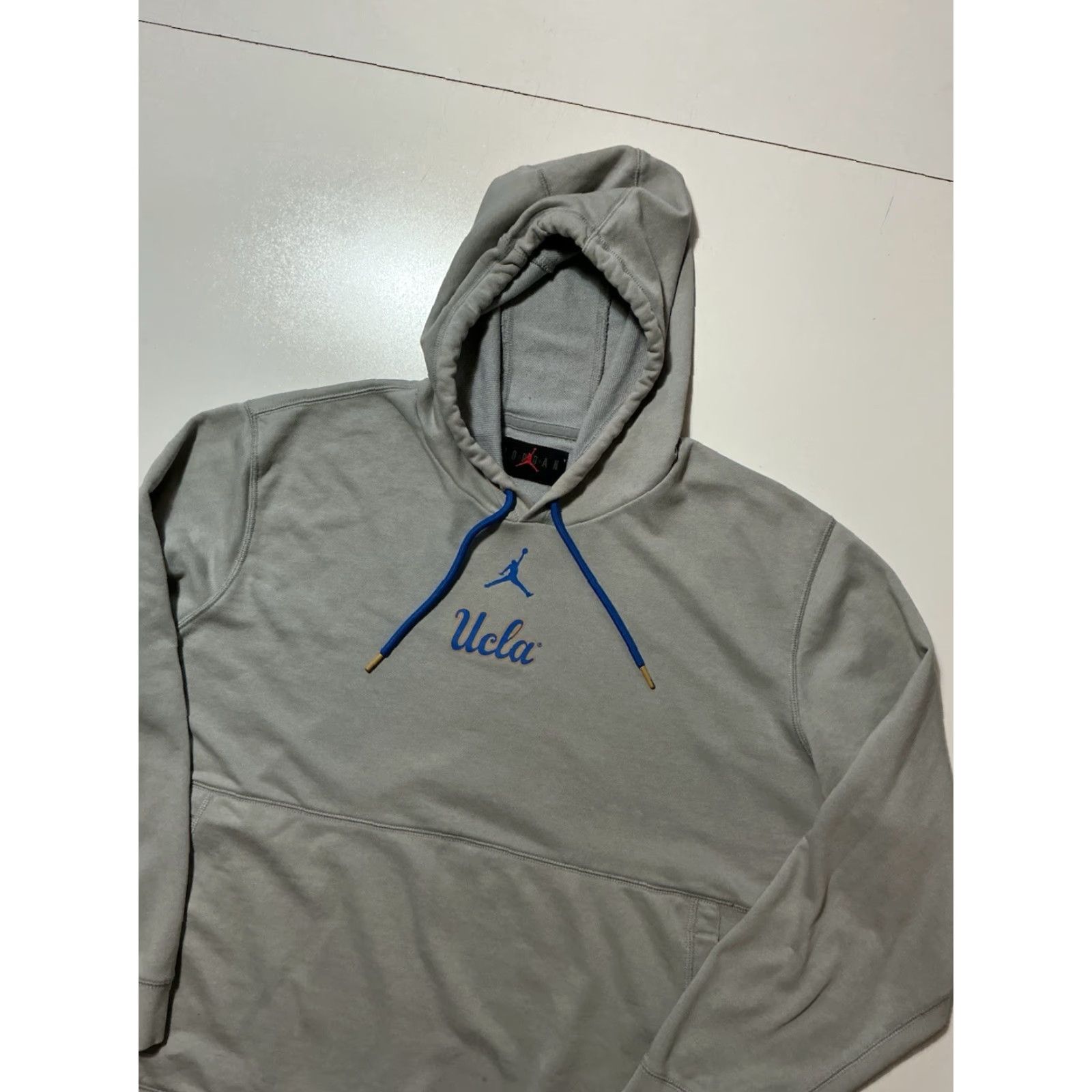 Jordan Brand VINTAGE Air Jordan UCLA Bruins Center Jumpman Logo Gray Pullover Hoodie XXL Mens Size US XXL / EU 58 / 5 - 4 Thumbnail