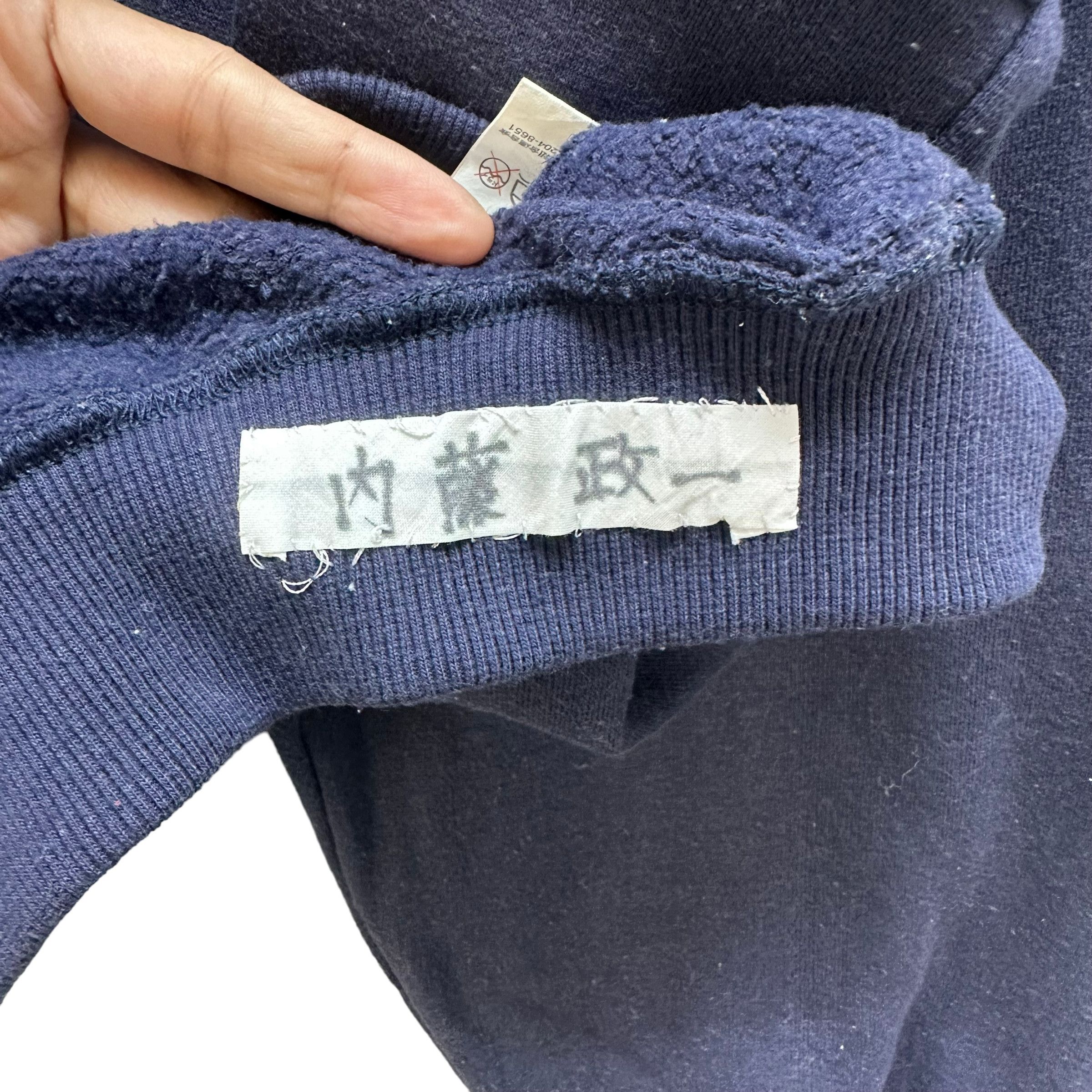 Vintage ANDRE VALENTINO PARIS EMBROIDERY LOGO SWEATSHIRTS #8906-037 Size US L / EU 52-54 / 3 - 9 Thumbnail