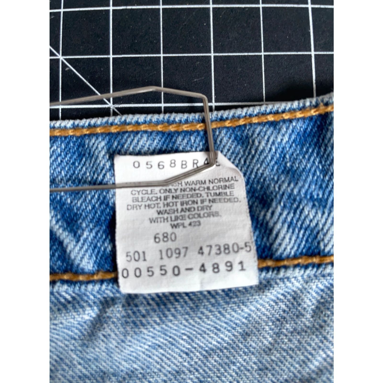 Levi's VINTAGE Levi's 550 Jeans Mens 38 x 29 Blue Denim 90s Retro Relaxed Fit 40/30 Batwing Tag Size US 38 / EU 54 - 4 Thumbnail