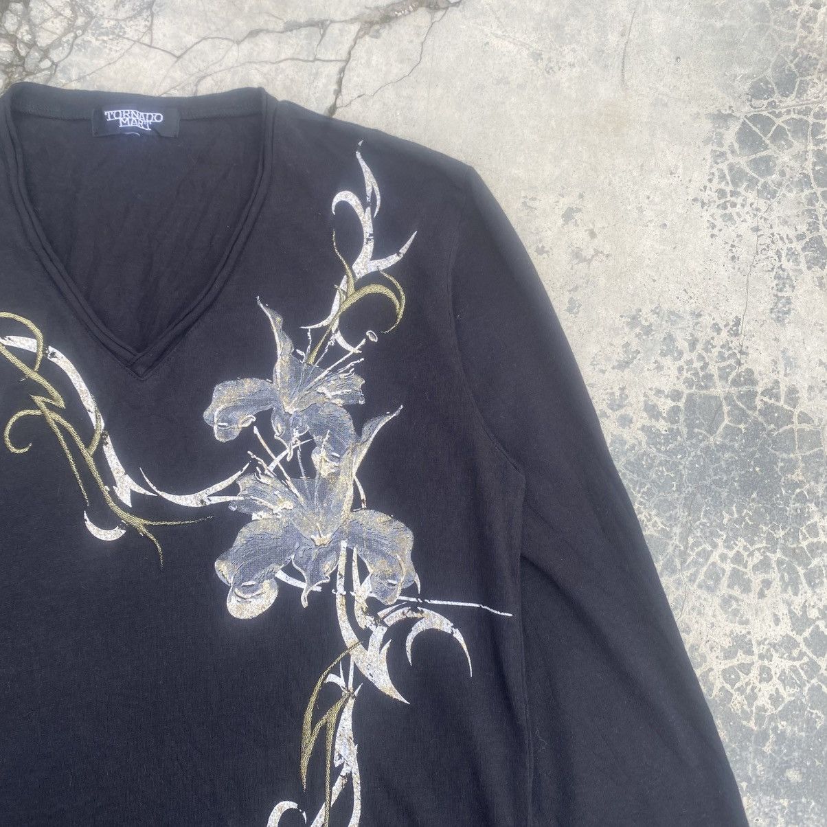 Tornado Mart Rare Tornado Mart Tribal Flower long sleeves Size US S / EU 44-46 / 1 - 3 Thumbnail