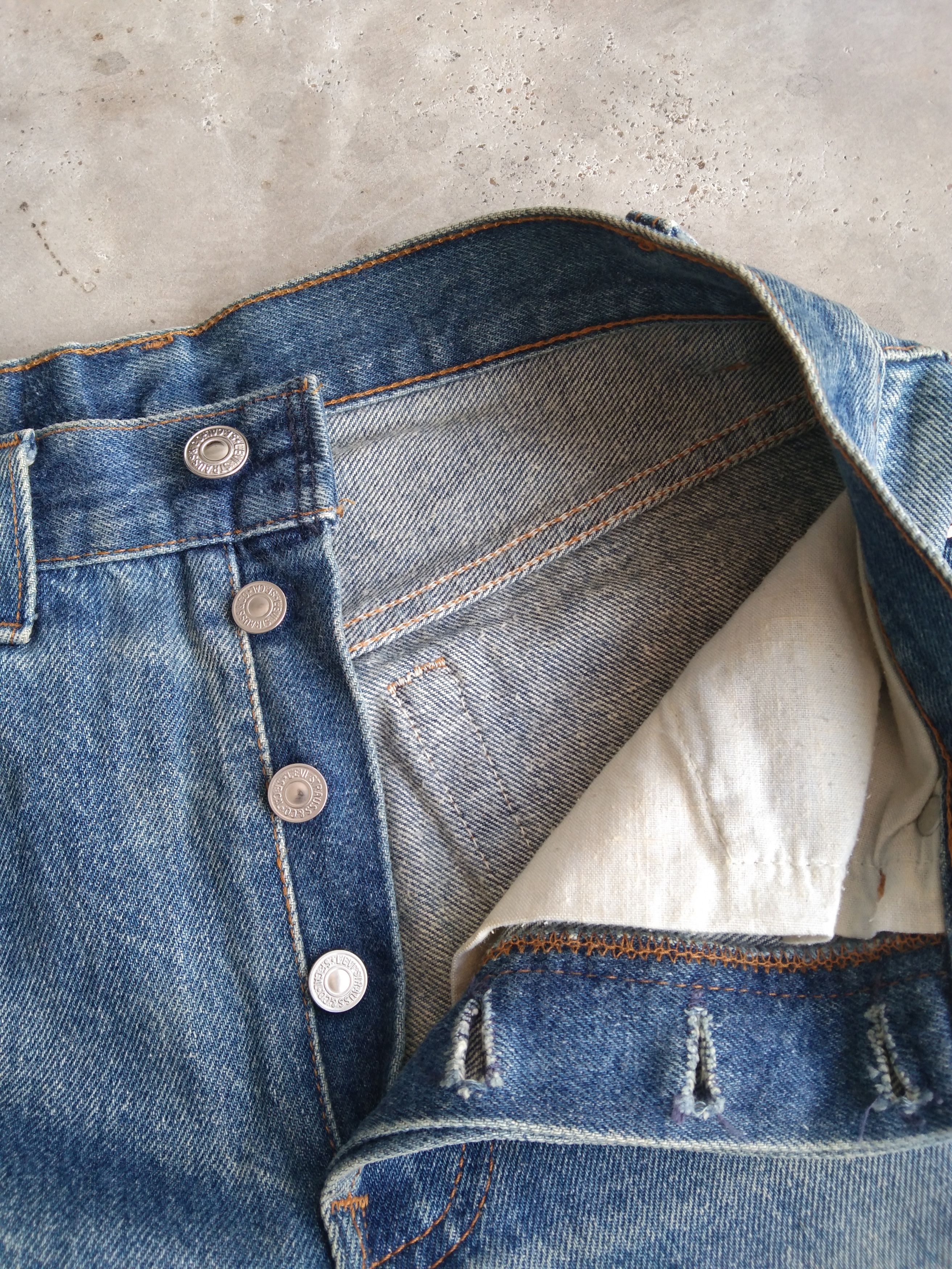 Levi's 90s Vintage Levi's 501 xx Made In USA Distressed Jeans 28x32 Size US 28 / EU 44 - 7 Thumbnail