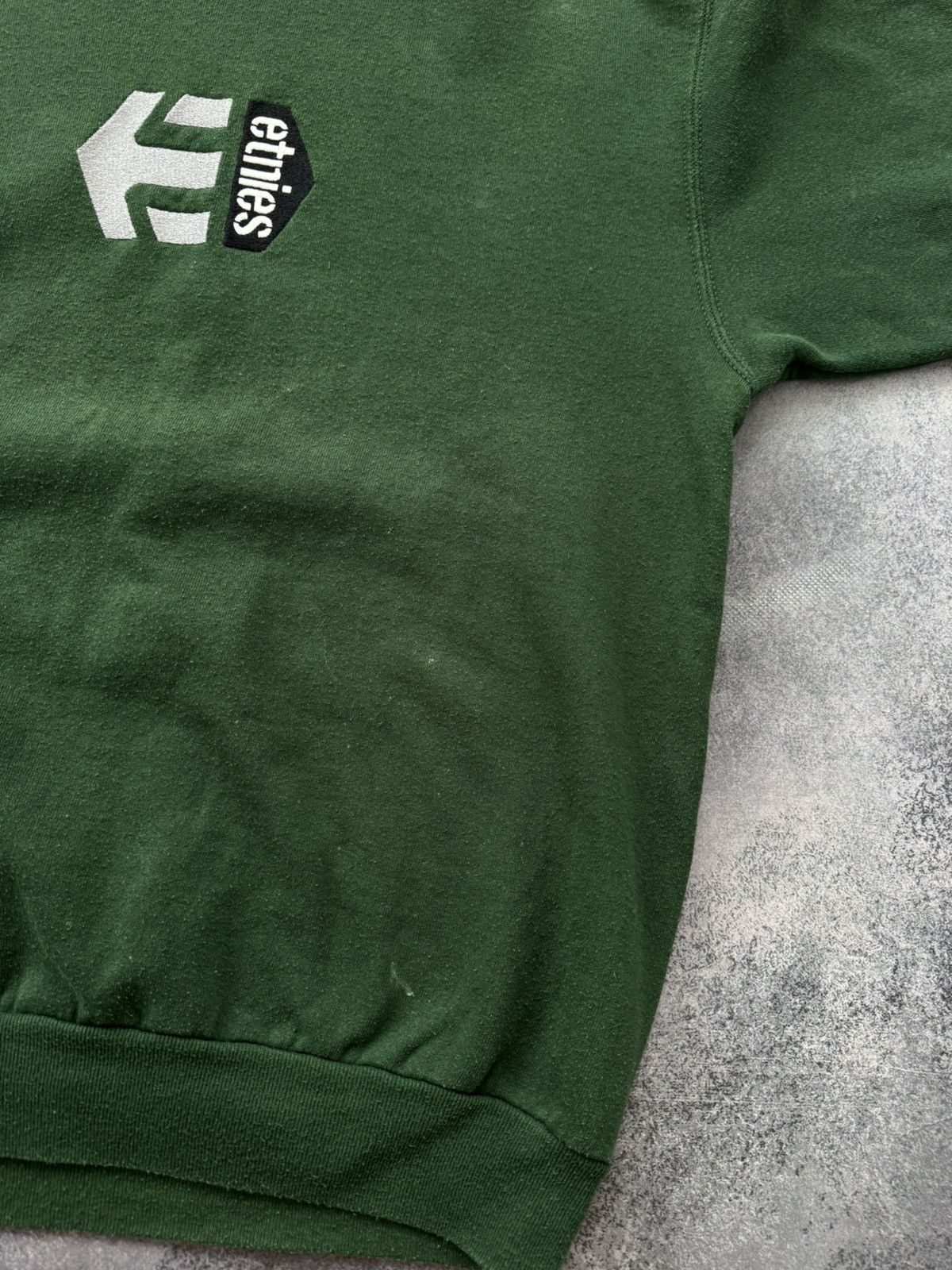 Etnies Crazy Vintage Etnies Baggy Embroidered Logo Skate Sweatshirt Size US L / EU 52-54 / 3 - 6 Thumbnail