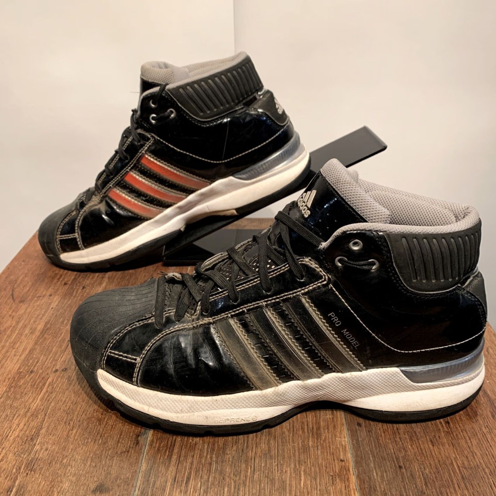 Adidas VINTAGE Adidas Basketball Shoes High Top Mens 8.5 Black White Rare 2008 Basketball Shoes Mens Size 8.5 Adidas Basketball Vintage 2008 Mens Black White Size US M / EU 48-50 / 2 - 2 Thumbnail