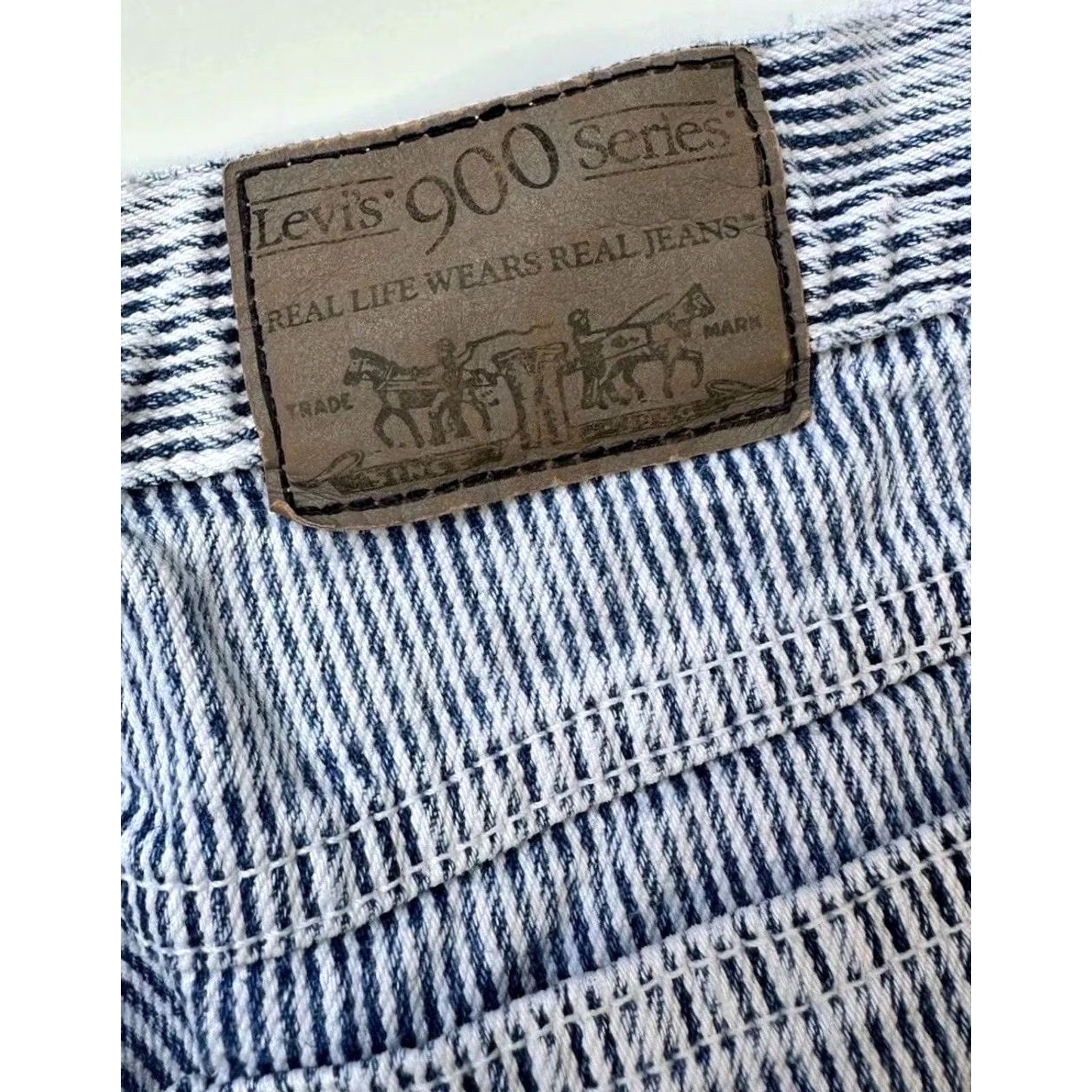 Levi's VINTAGE Levi's 900 Series Silver Tab Mom Jeans Blue White Railroad Stripe 34x30 Women's Jeans 80s Size 24" / US 00 / IT 34 - 7 Thumbnail