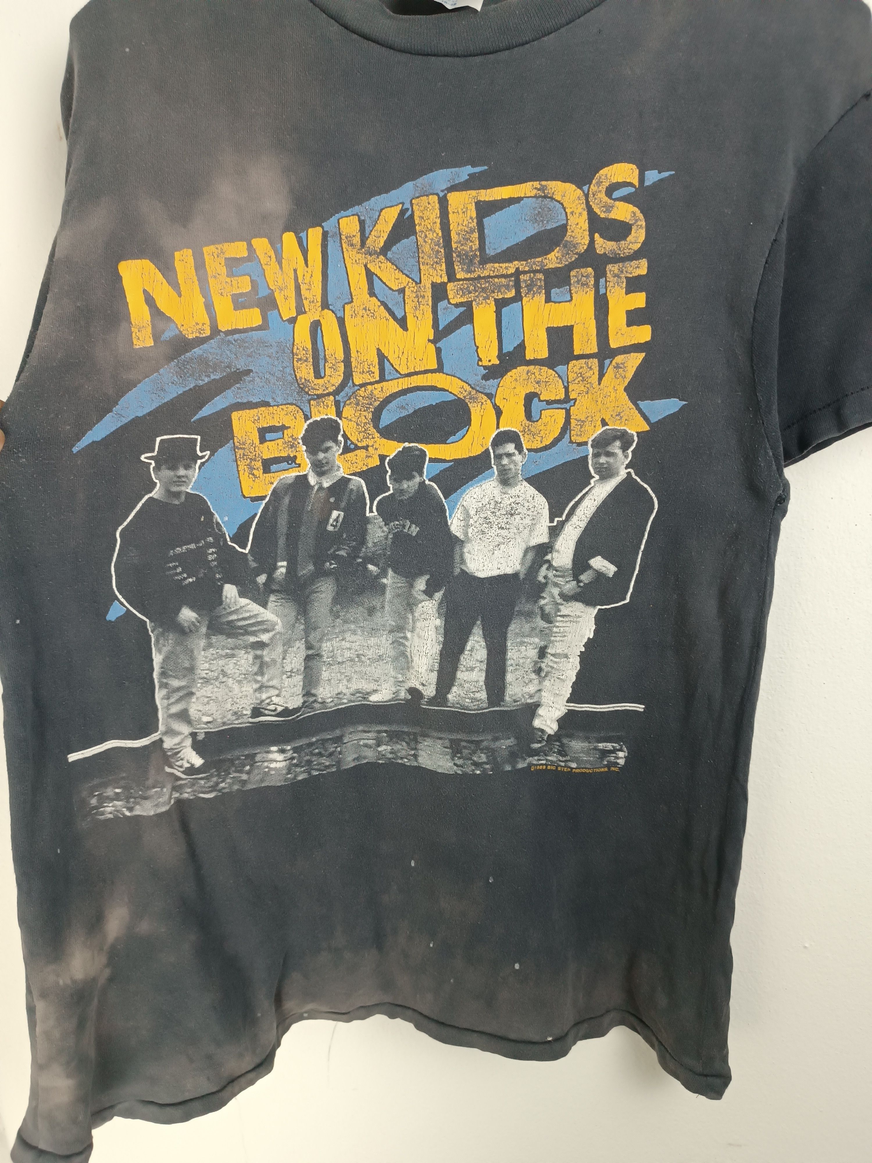 Vintage THRASHED FADED VINTAGE 80s NEW KIDS ON THE BLOCK VERY RARE Size US S / EU 44-46 / 1 - 6 Thumbnail