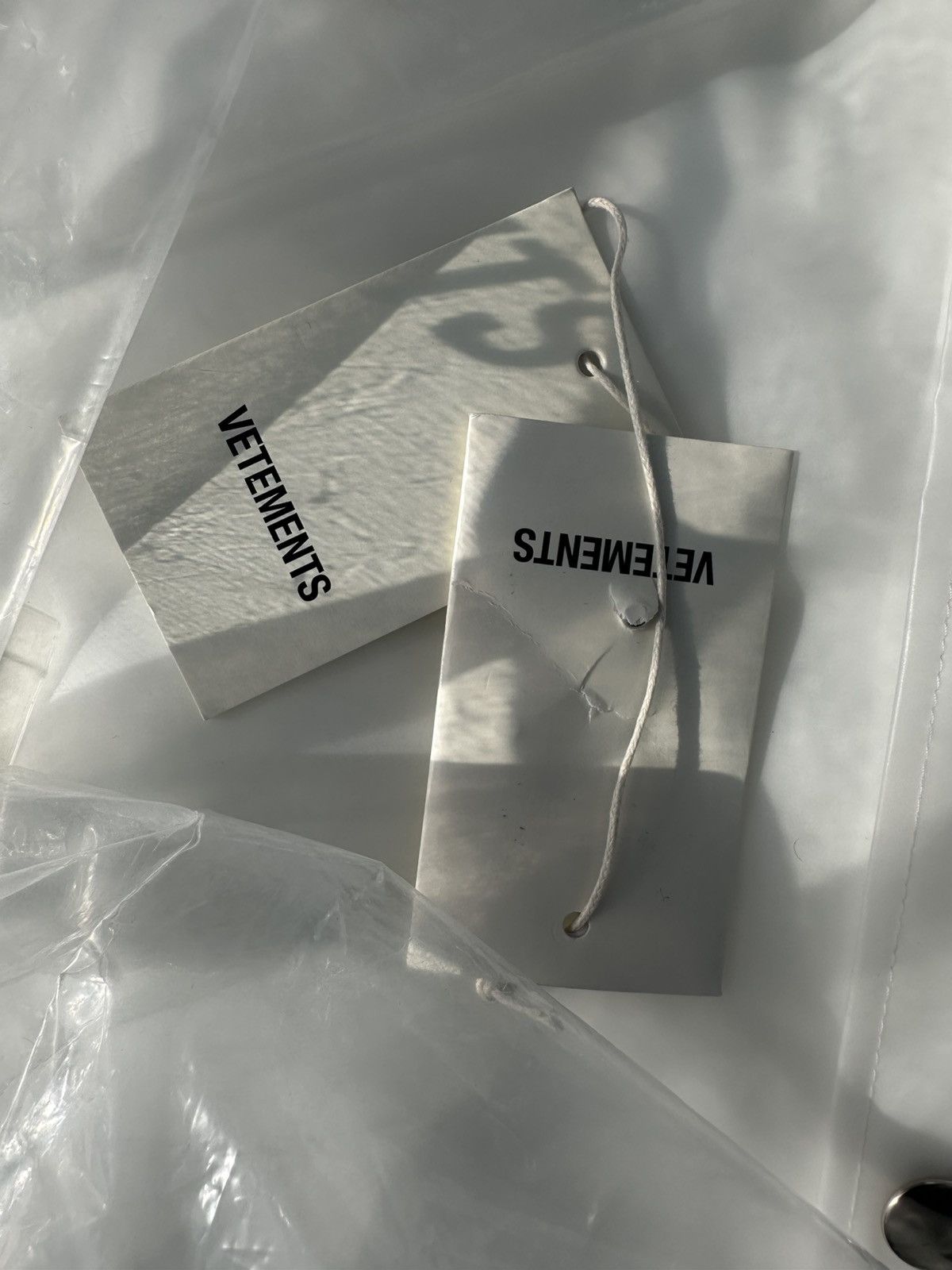 Vetements Vetements Limited Edition transparent raincoat Size US XXL / EU 58 / 5 - 6 Thumbnail