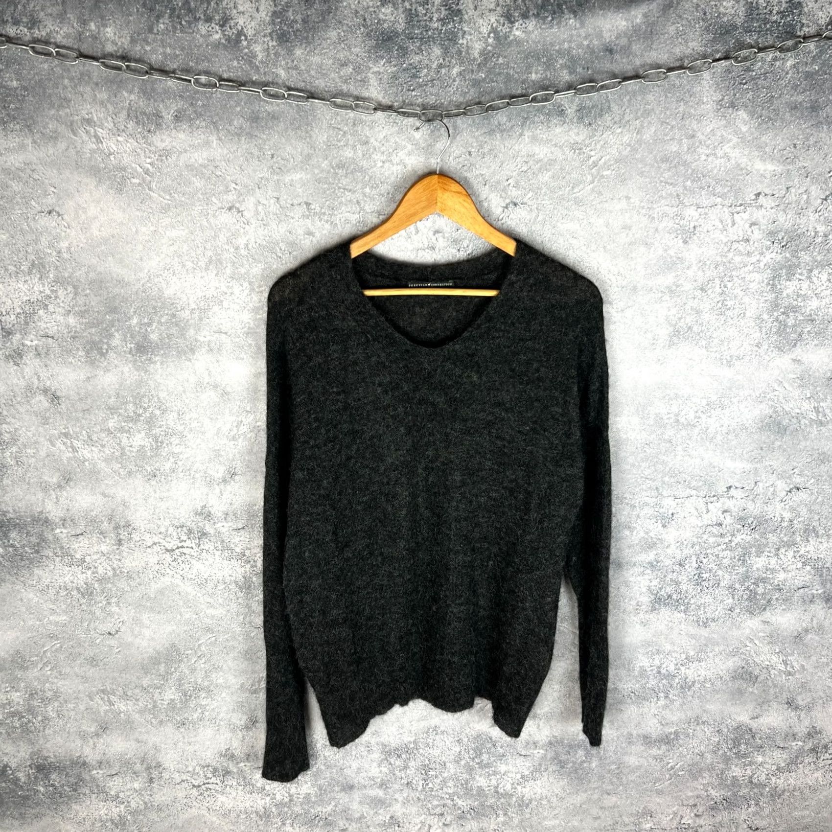 Vintage Peruvian Connection Alpaca Wool Blend Sweater Gray V-Neck Pullover Size L Womens Pullover Gray Alpaca Wool Blend V-Neck L Size L / US 10 / IT 46 - 2 Thumbnail
