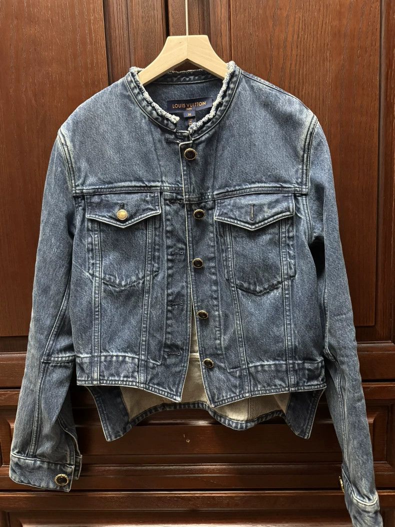Louis Vuitton Louis Vuitton Blue patchwork denim jacket 2503-Nextarrow Size XS / US 0-2 / IT 36-38 - 1 Thumbnail