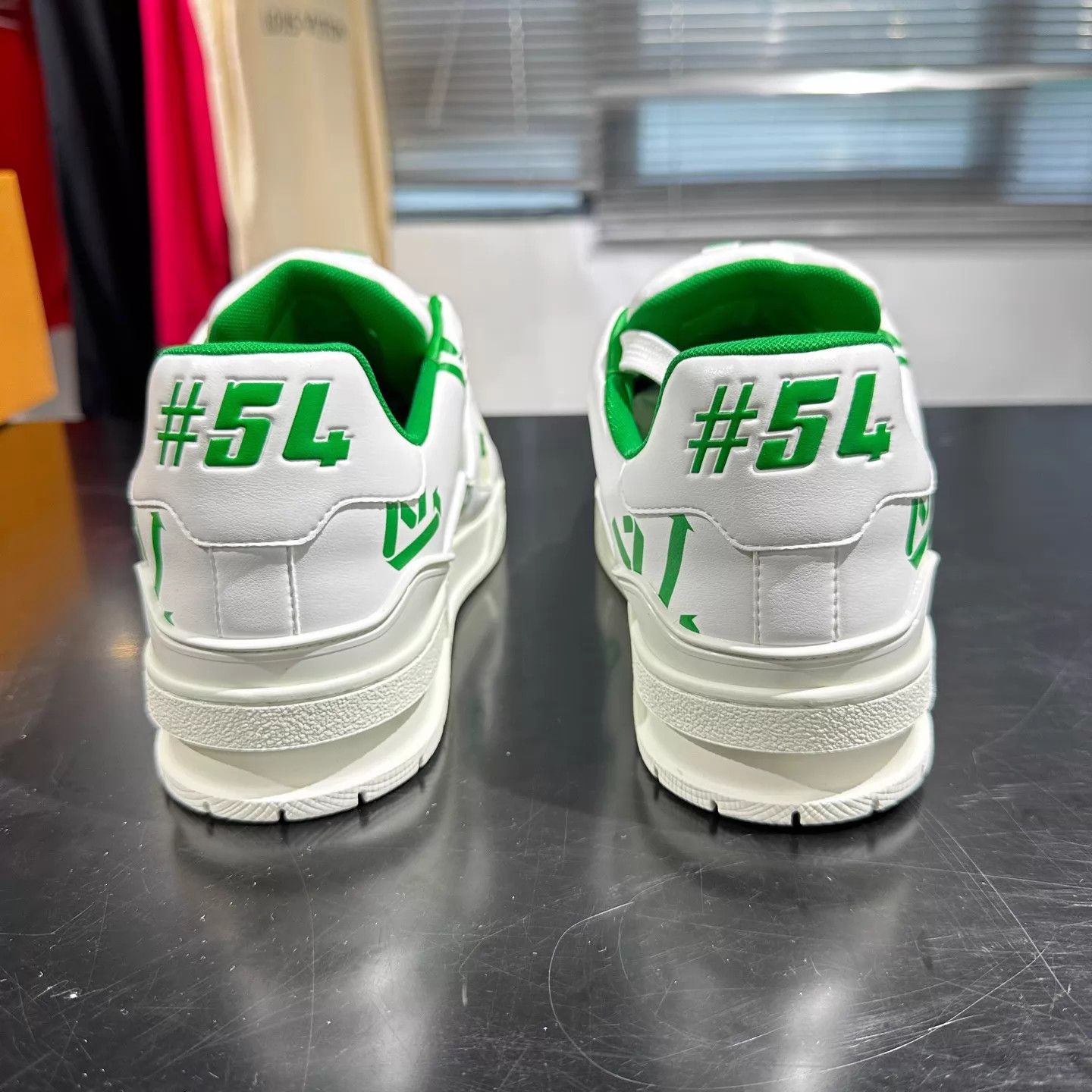 Louis Vuitton Louis Vuitton Trainer White Green 40.5 (UK6.5) Size US 7.5 / EU 40-41 - 3 Thumbnail