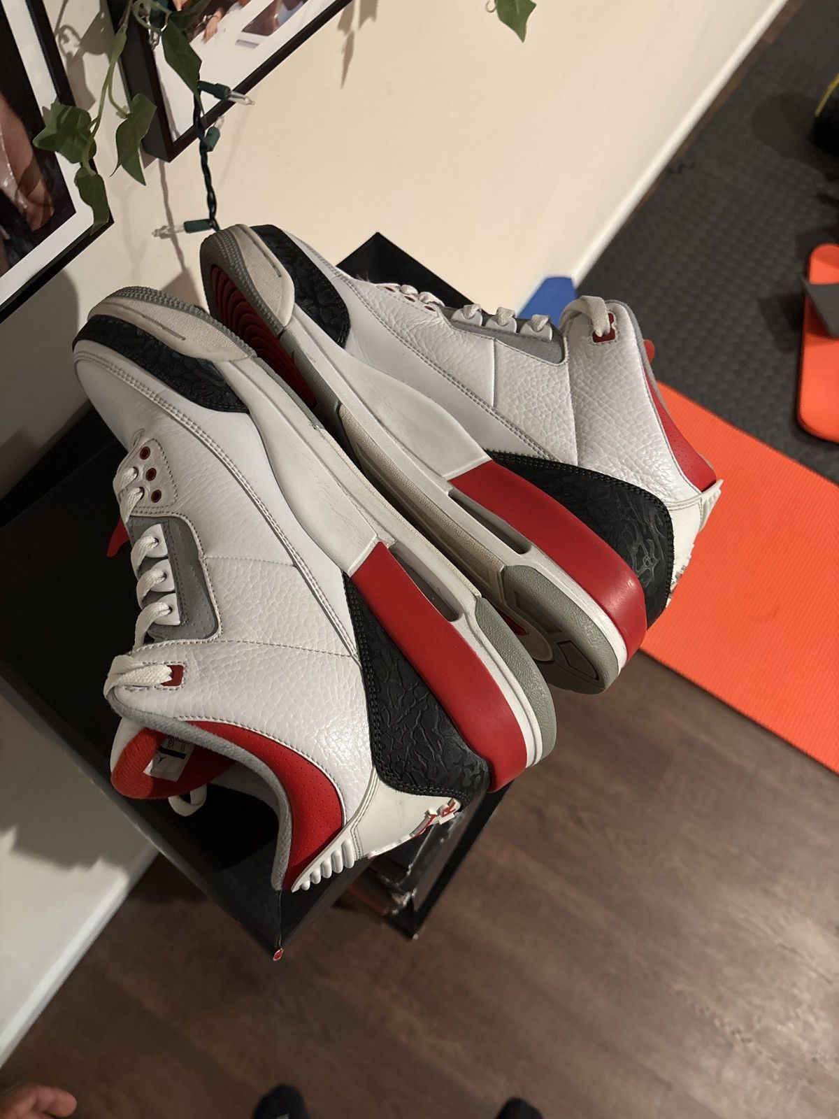 Jordan Brand Fired Red 3 Size US 11 / EU 44 - 3 Thumbnail