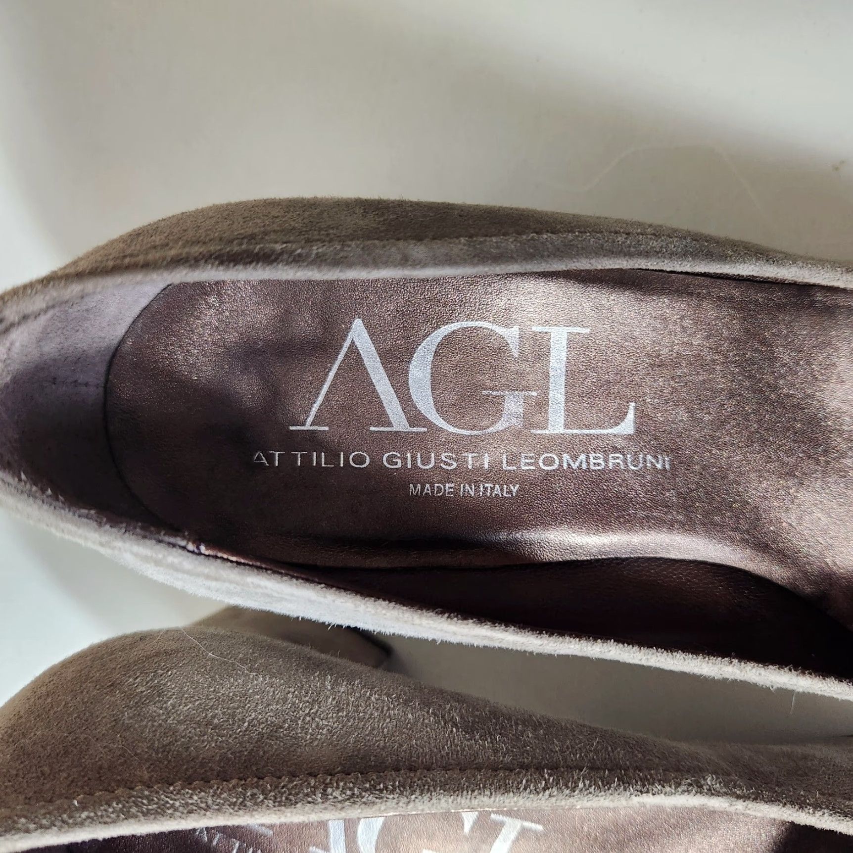 AGL AGL Attilio Giusti Leombruni Tan Fringe/Kiltie Suede Loafer Pumps - Size 39.5/9 Womens Pump Block Heel Mid 2" Tan Suede Size US 9 / IT 39 - 5 Thumbnail