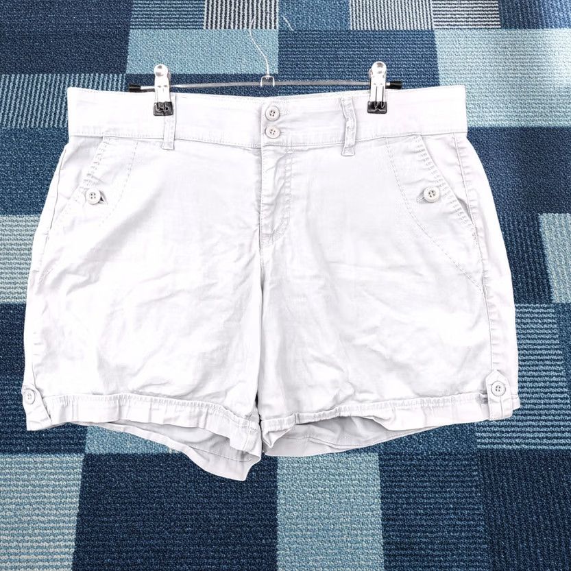 Gloria Vanderbilt Gloria Vanderbilt Shorts Womens 8 Gray Chino Mid Rise Flat Front Cotton Blend Adult Regular Gray Vintage No Size 24" / US 00 / IT 34 - 1 Thumbnail
